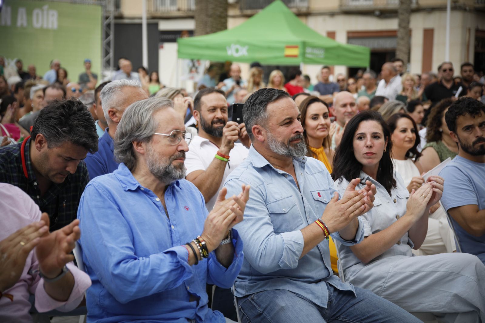 Imágenes de campaña para las elecciones europeas de VOX