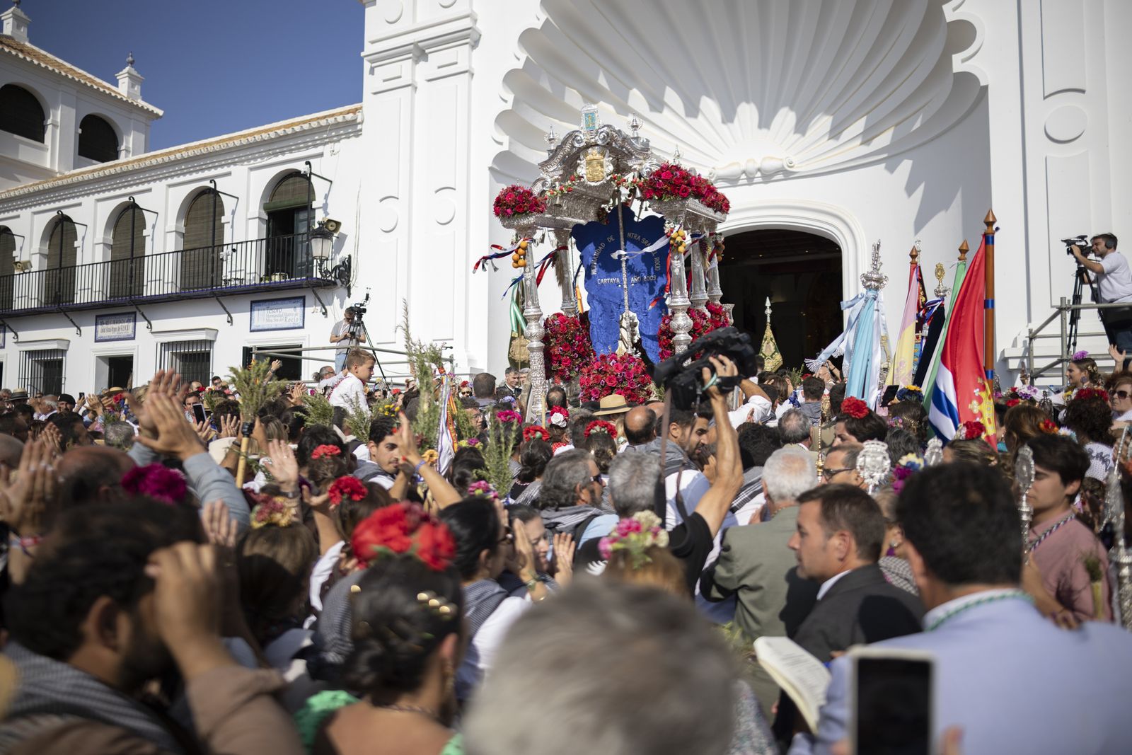 El Rocío 2023: Imágenes de la presentación de las Hermandades y ambiente en la aldea
