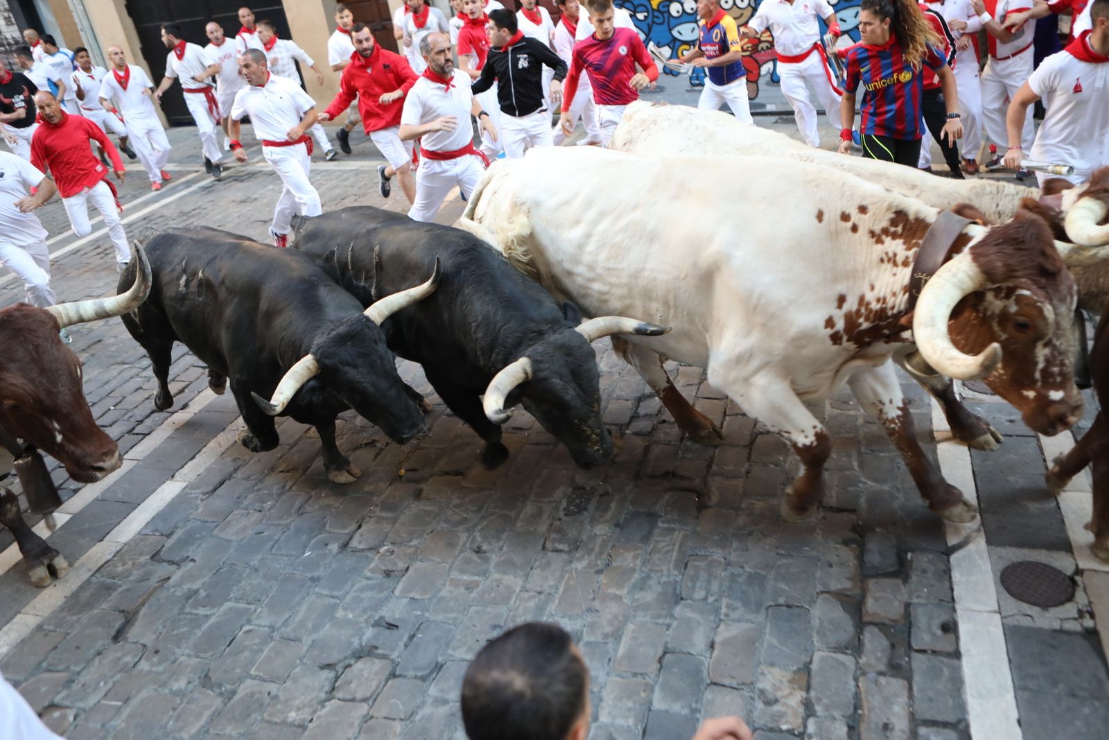 Las imágenes del sexto encierro de San Fermín 2019