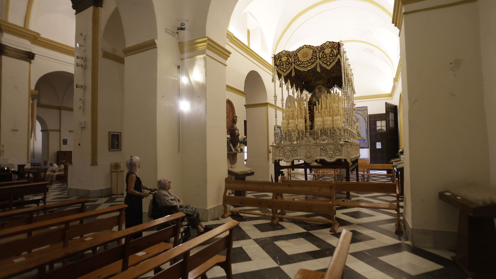 Preparativos en las iglesias de Algeciras para la Magna Mariana, en imágenes