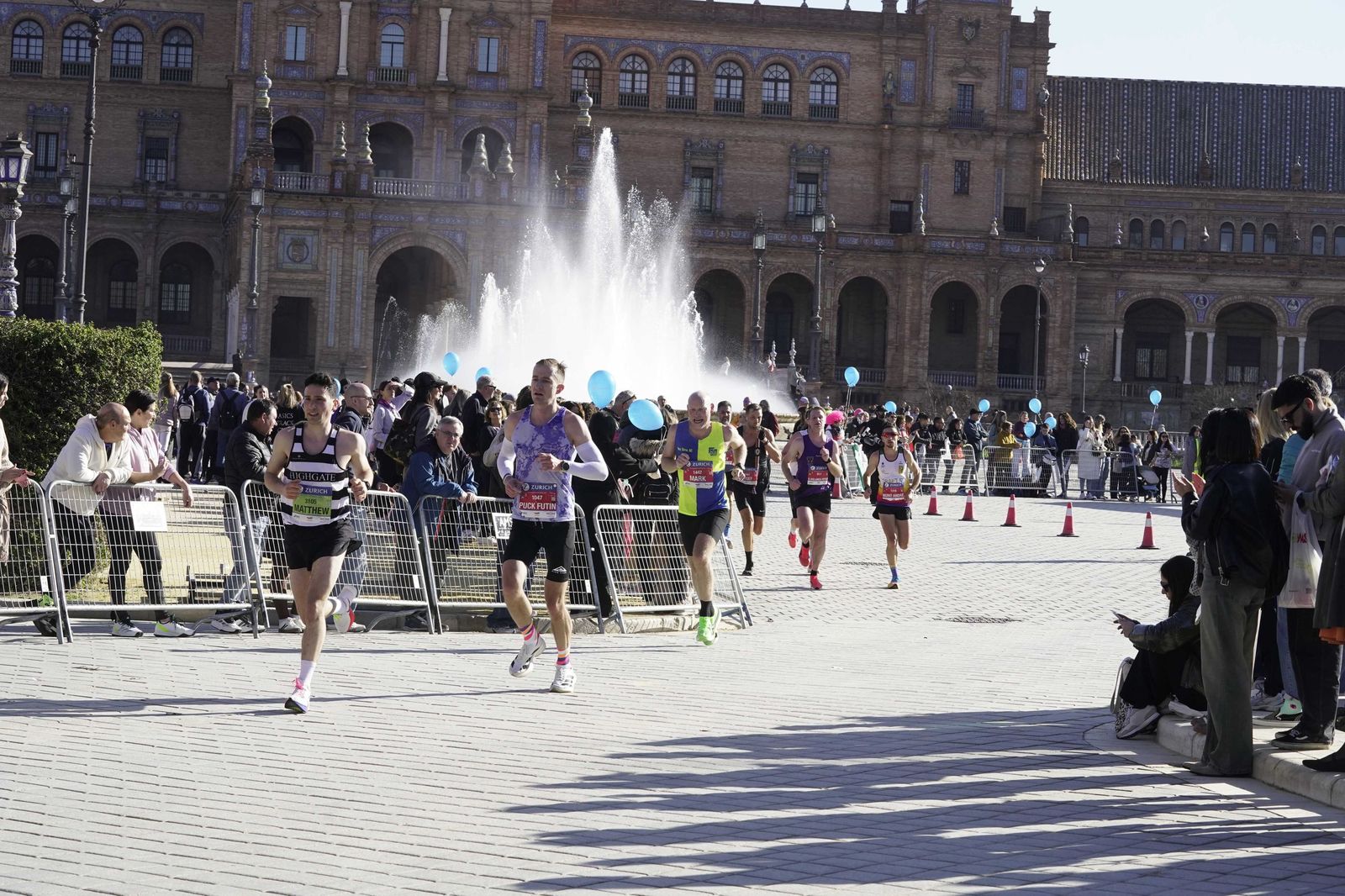 El Zúrich Maraton de Sevilla 2026 en la Plaza de España, galería 1