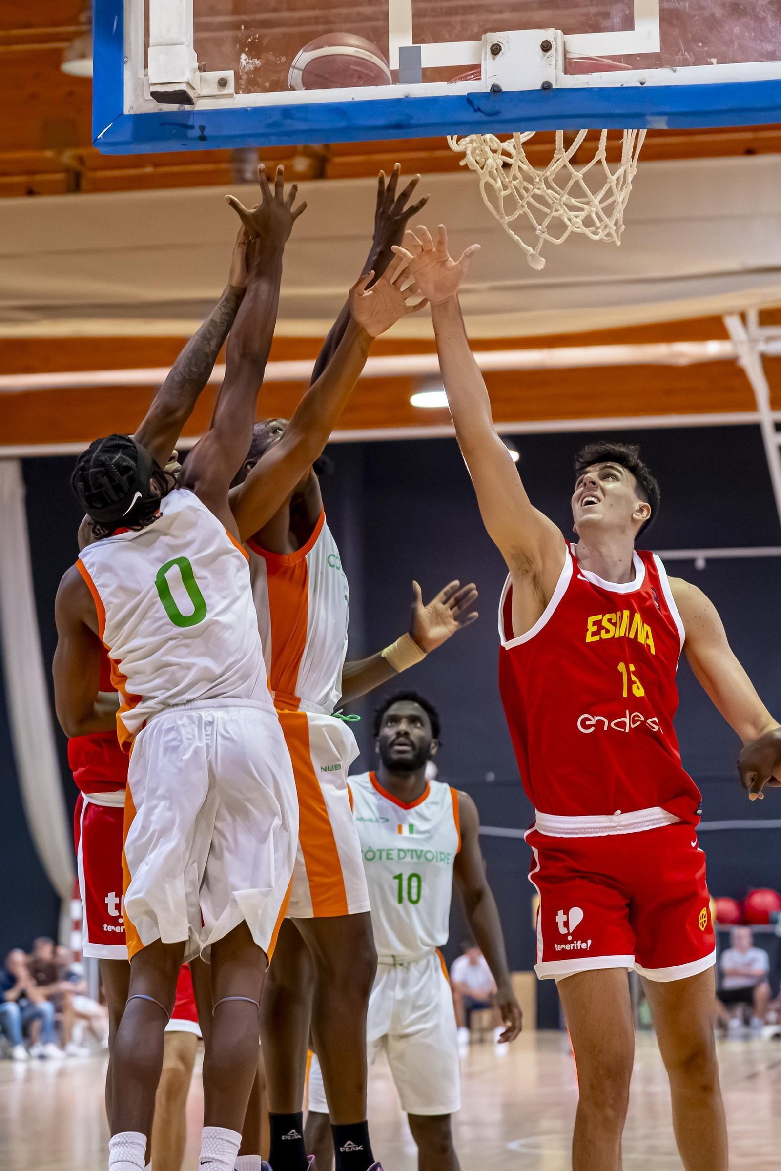 España B, con Álvaro Folgueiras, derrota a Costa de Marfil antes de venir a Málaga