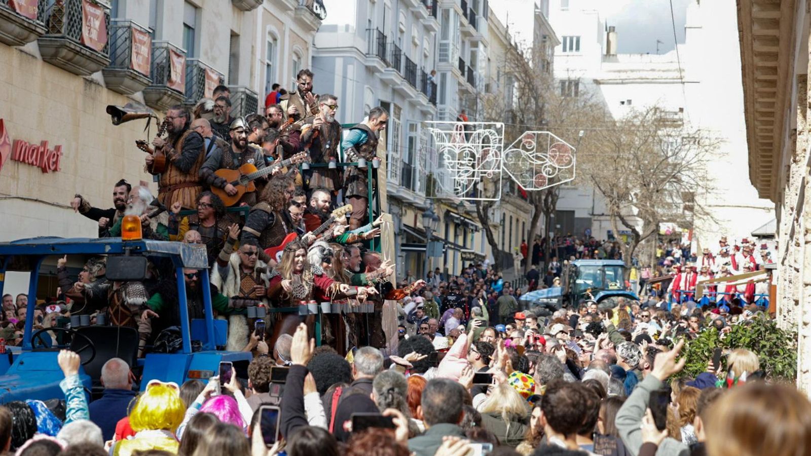 Las mejores imágenes del primer domingo de Carnaval de Cádiz
