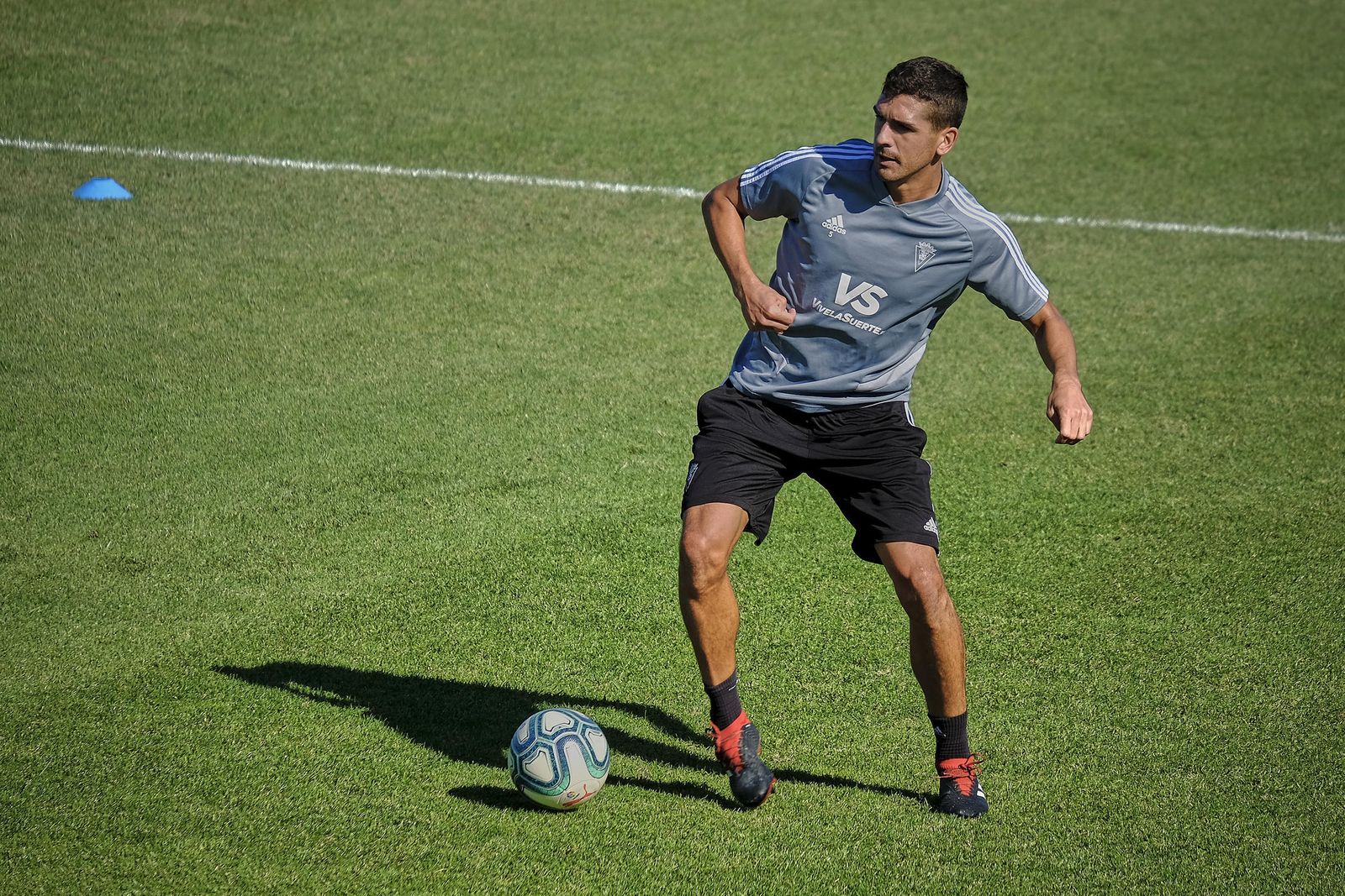 Garrido, con el balón en una sesión.