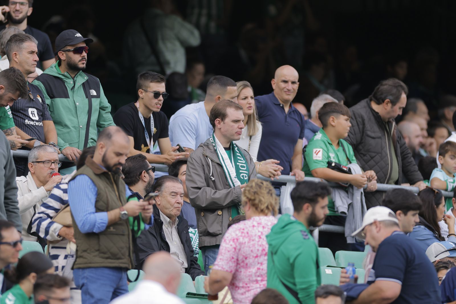 Búscate en las fotos del Betis-Osasuna