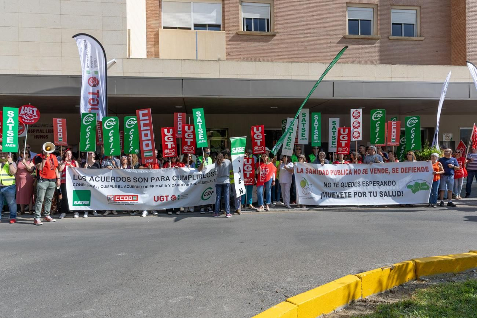 Concentración convocada por Satse, CSIF, CCOO, UGT y Marea Blanca para exigir mejoras para la sanidad pública Concentración convocada por Satse, CSIF, CCOO, UGT y Marea Blanca para exigir mejoras para la sanidad pública
