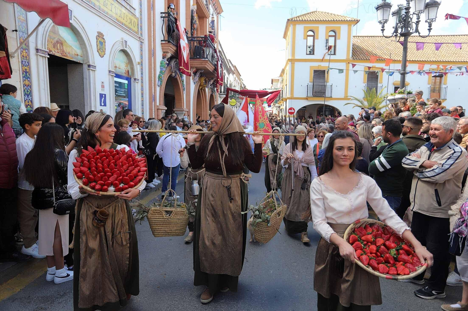 Imágenes del gran ambiente en la Feria Medieval de Palos de la Frontera, Huelva