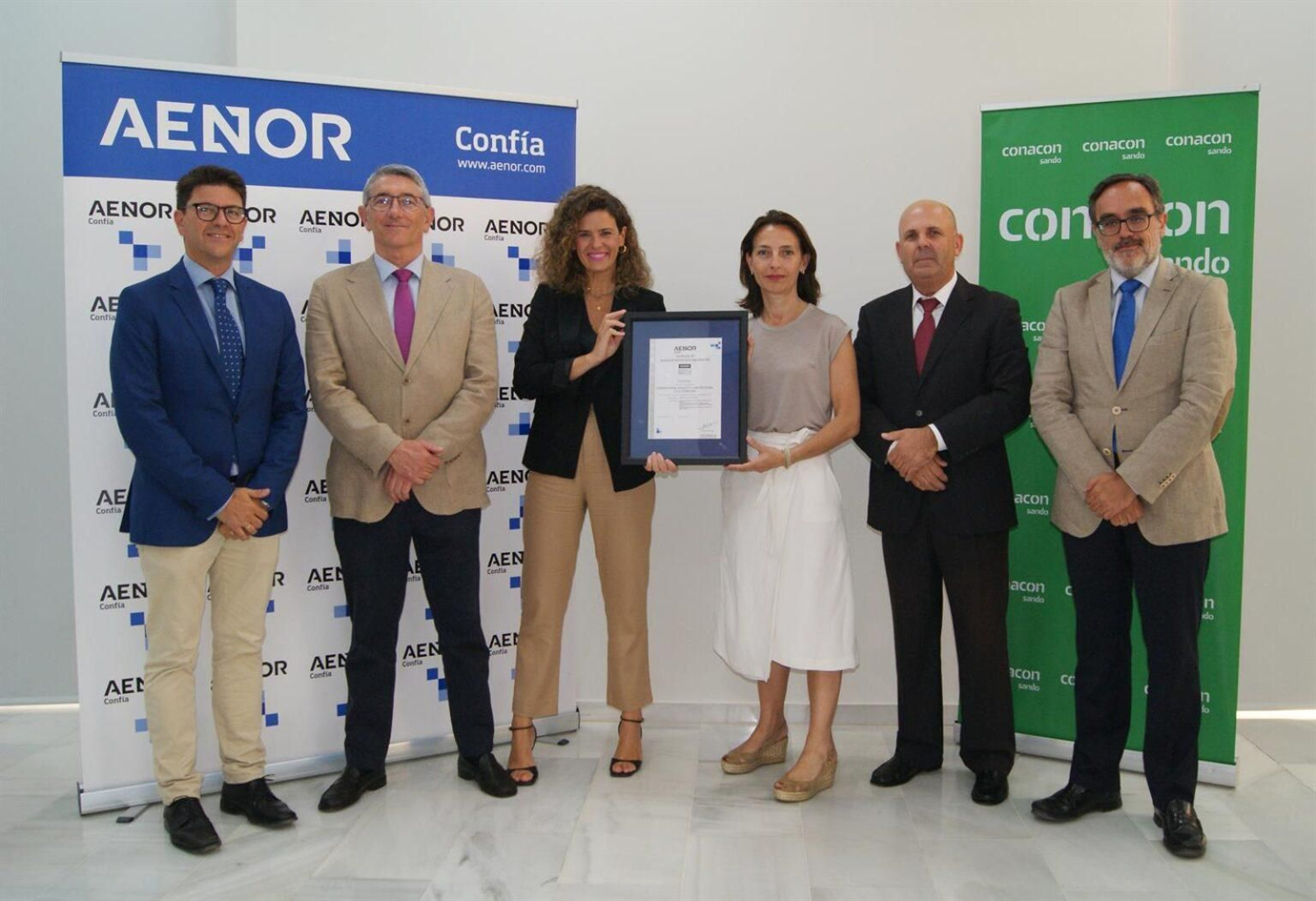 Entrega de la acreditación por parte de Aenor a Conacon Sando.