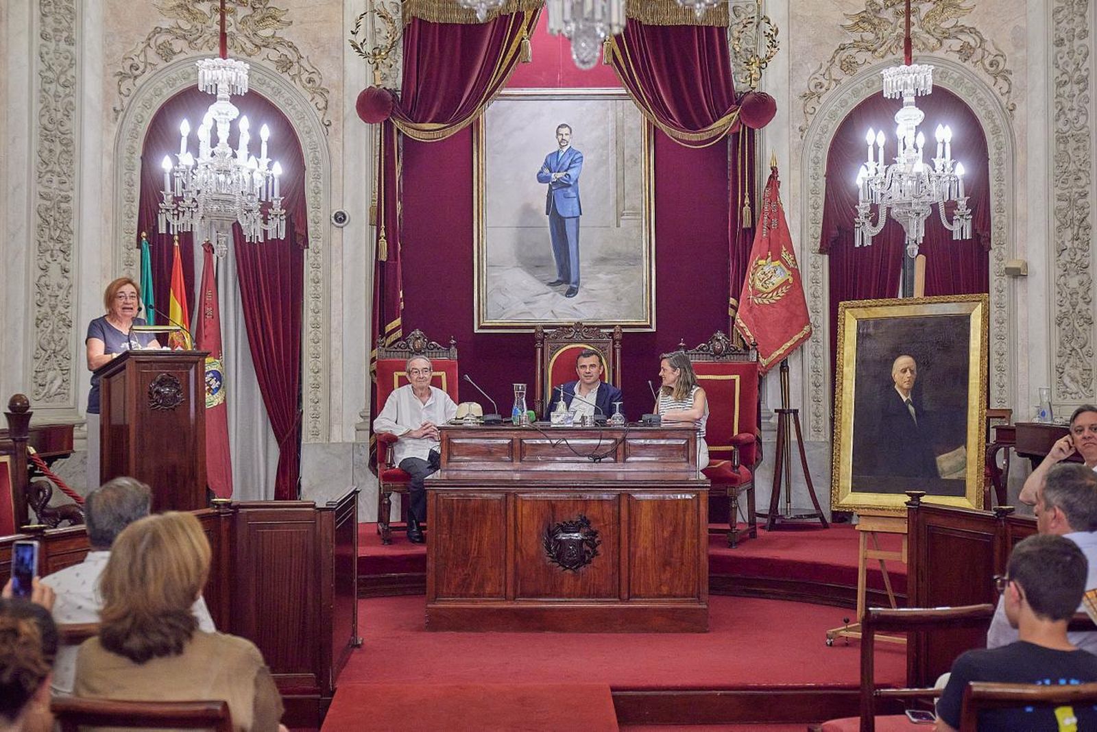 Un momento de la presentación de la restauración del cuadro de Eduardo Benot.