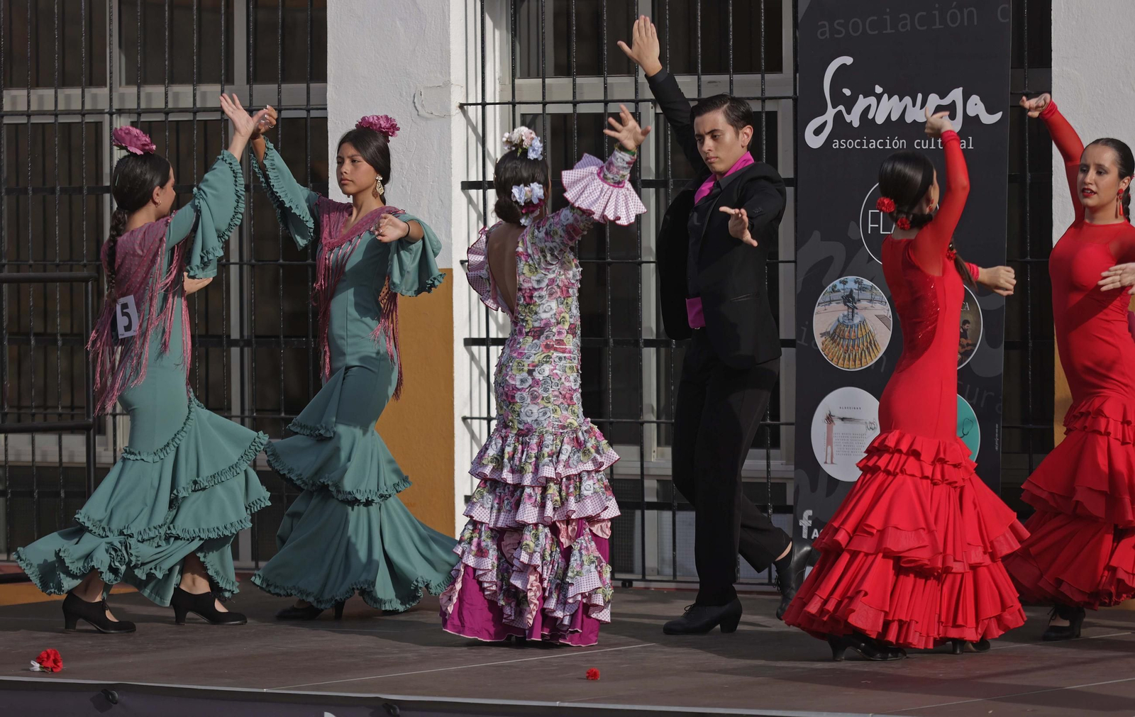 Fotos del I concurso de sevillanas 'Entre Volantes' en Algeciras