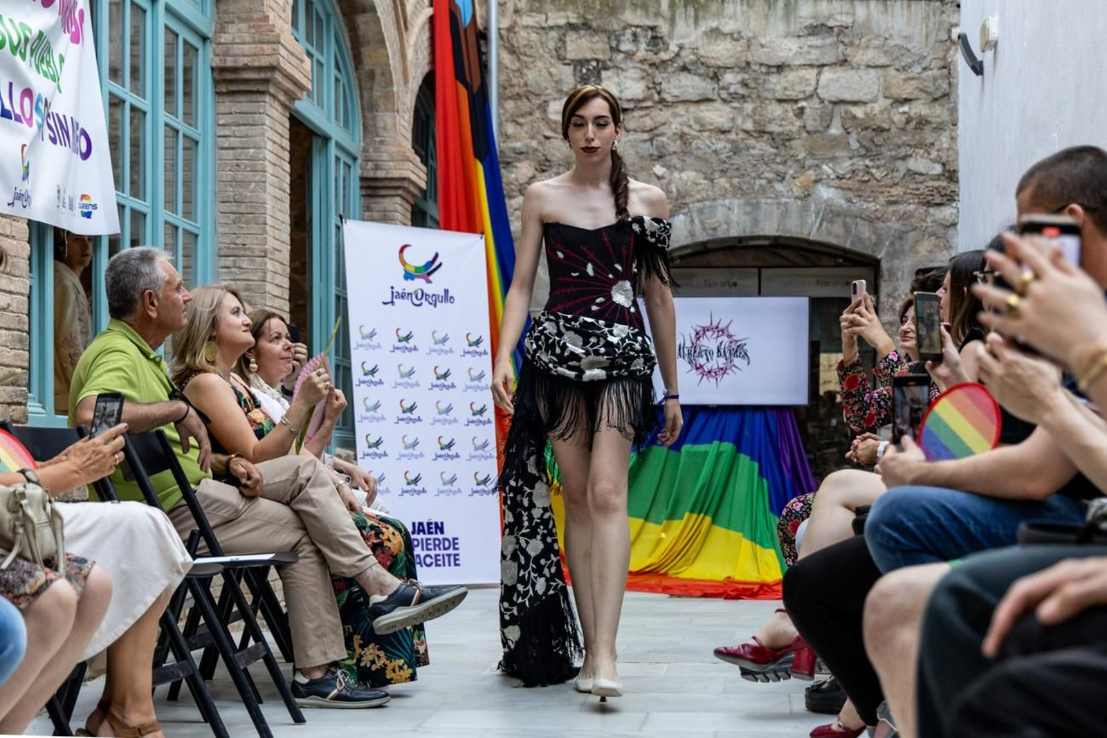 Alberto Batres, el diseñador jiennense presenta sus creaciones en el evento en el que se aborda cómo performar el género a través de la moda