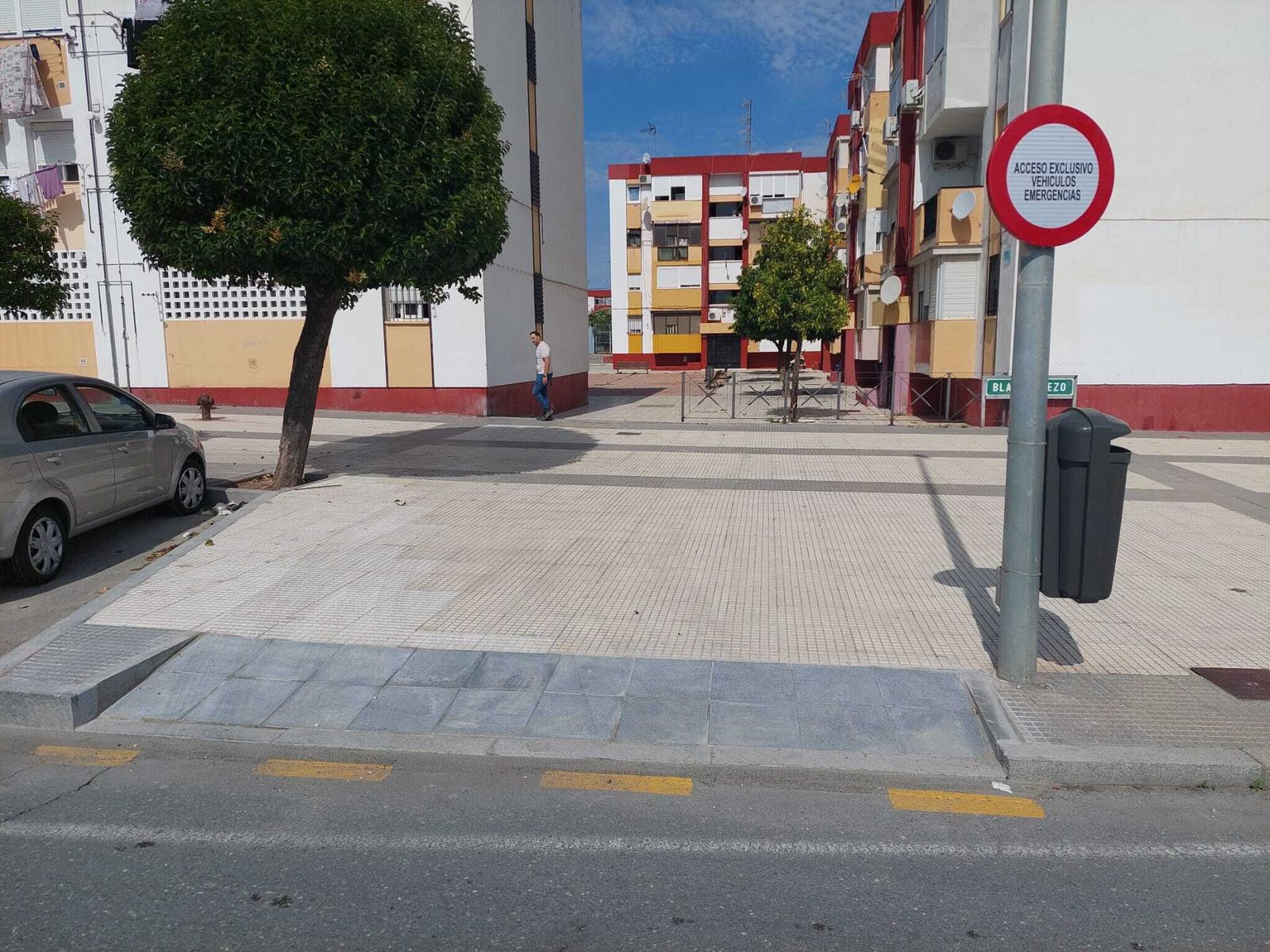 El Ayuntamiento de Huelva habilitará accesos a vehículos de emergencia en plazas con barreras arquitectónicas