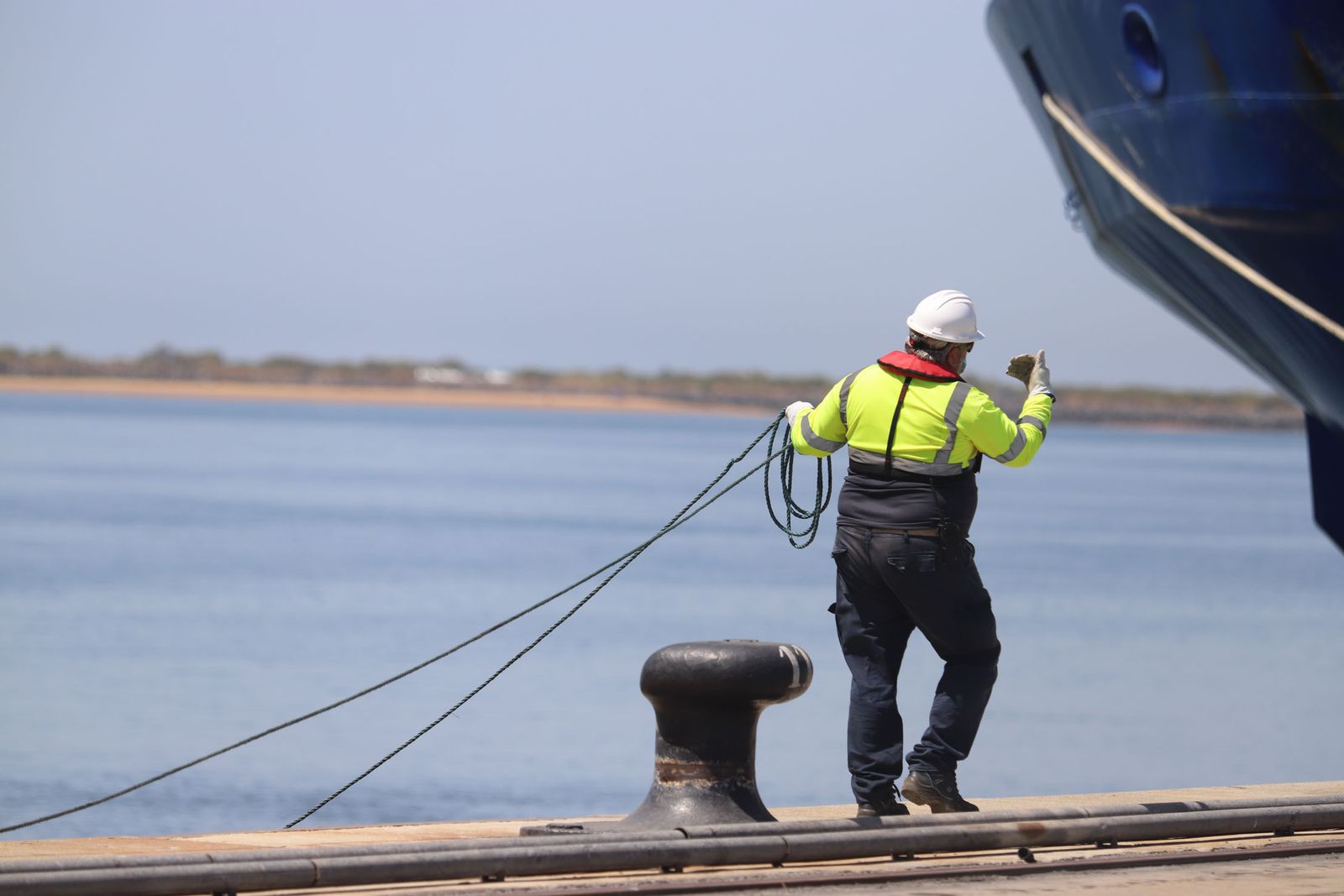 Imágenes de la llegada del buque Maersk al Puerto de Huelva, que abre las escalas con la línea entre Leixoes y Algeciras