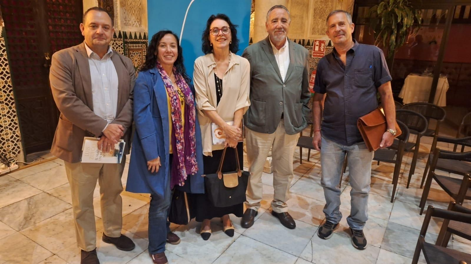 Enrique Segundo, Lorena, Rosario Anzola, Jesús Maeso y John Petrizelli, durante la presentación en el Casino Gaditano. Enrique Segundo, Lorena, Rosario Anzola, Jesús Maeso y John Petrizelli, durante la presentación en el Casino Gaditano.