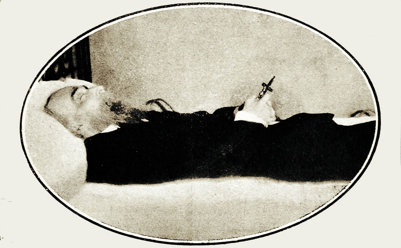 Cadáver de Cayetano del Toro en su domicilio de la calle Istúriz 1915