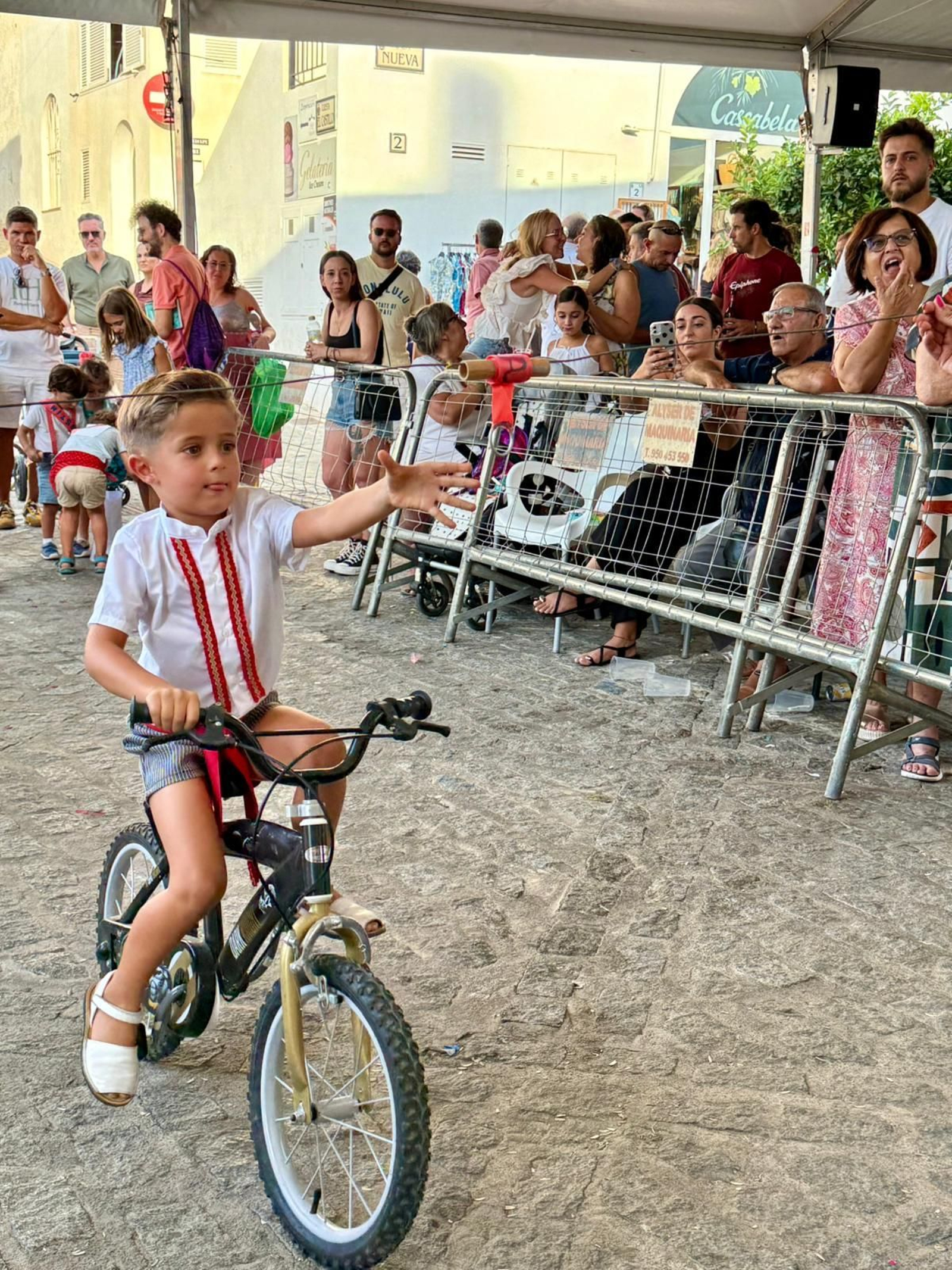 Las mejores imágenes de la Feria del Mediodía y la carrera de cintas infantiles de Mojácar