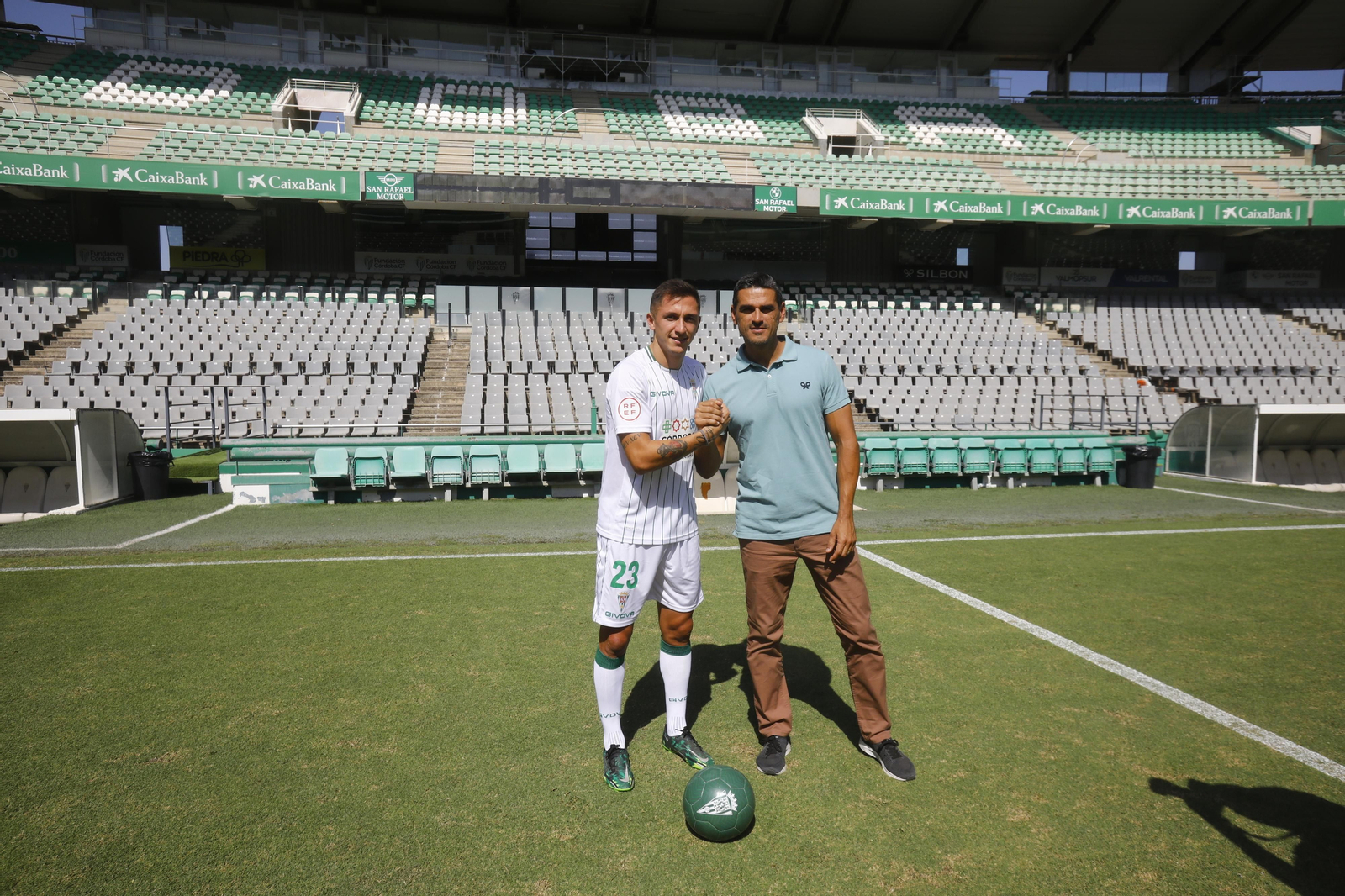 Las imágenes de la presentación de Christian Carracedo con el Córdoba CF