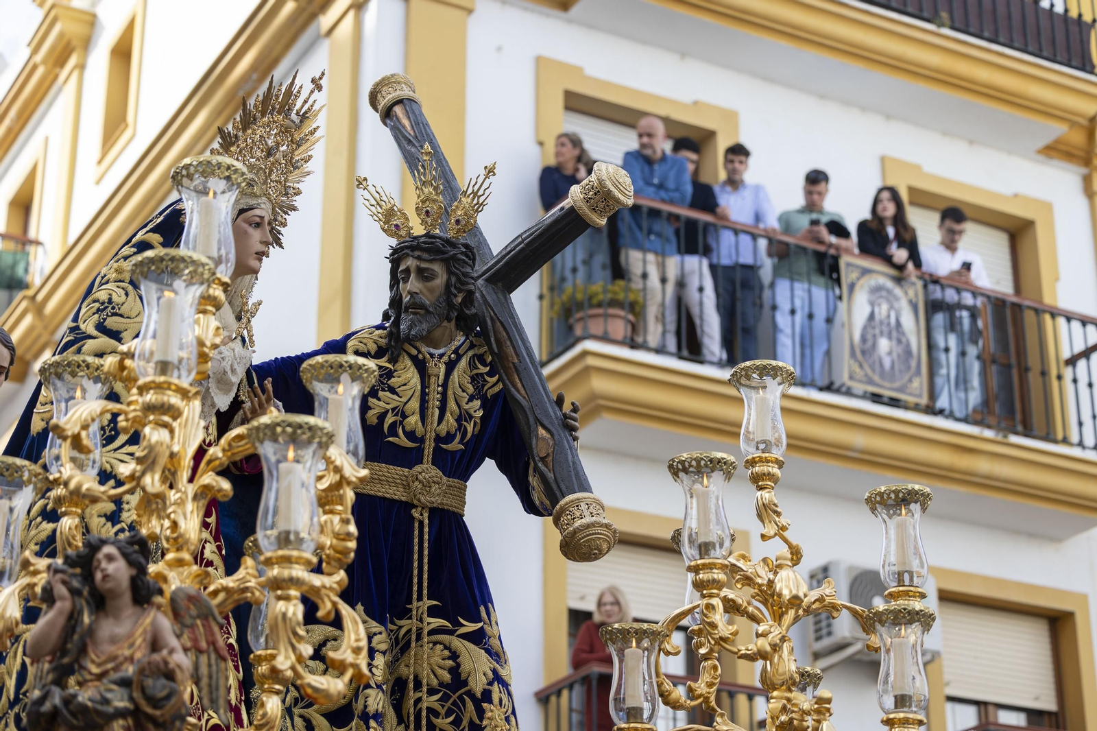 Las imágenes de la procesión de Afligidos de San Fernando en el Lunes Santo de la Semana Santa 2025