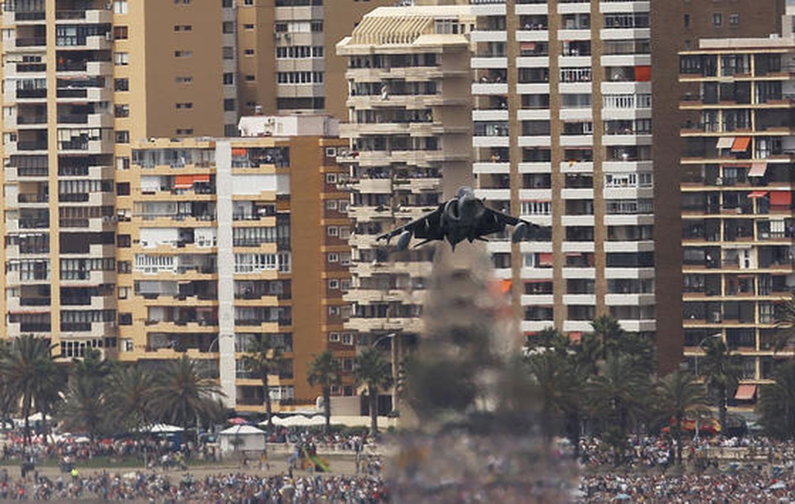 Exhibición operativa conjunta de las Fuerzas Armadas en la playa de La Malagueta

Foto: Sergio Camacho