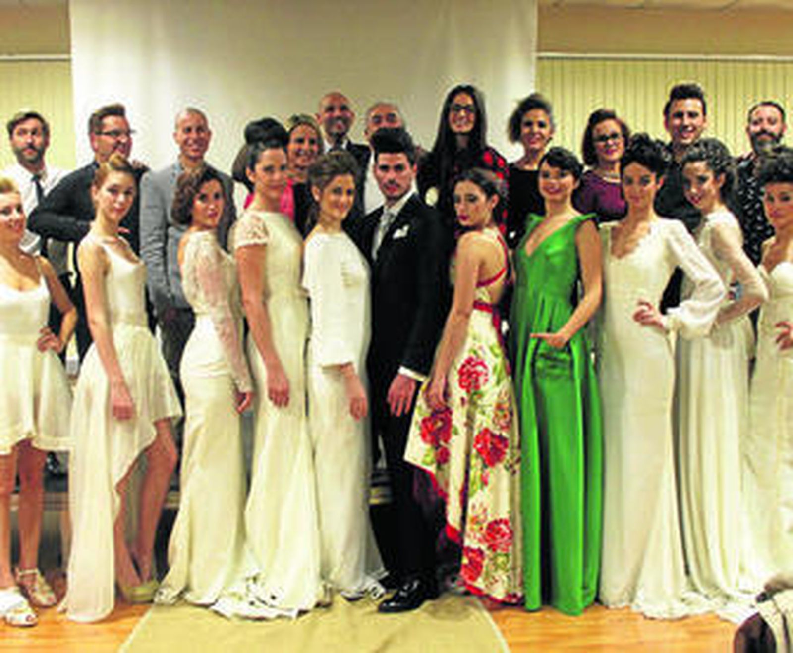 Foto de familia de la cuarta pasarela .