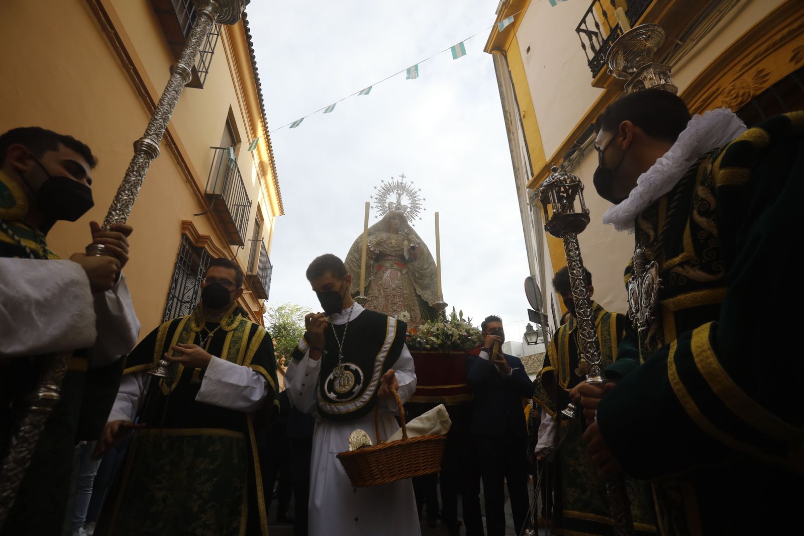 El rosario matinal de la Virgen de la Paz, en fotografías