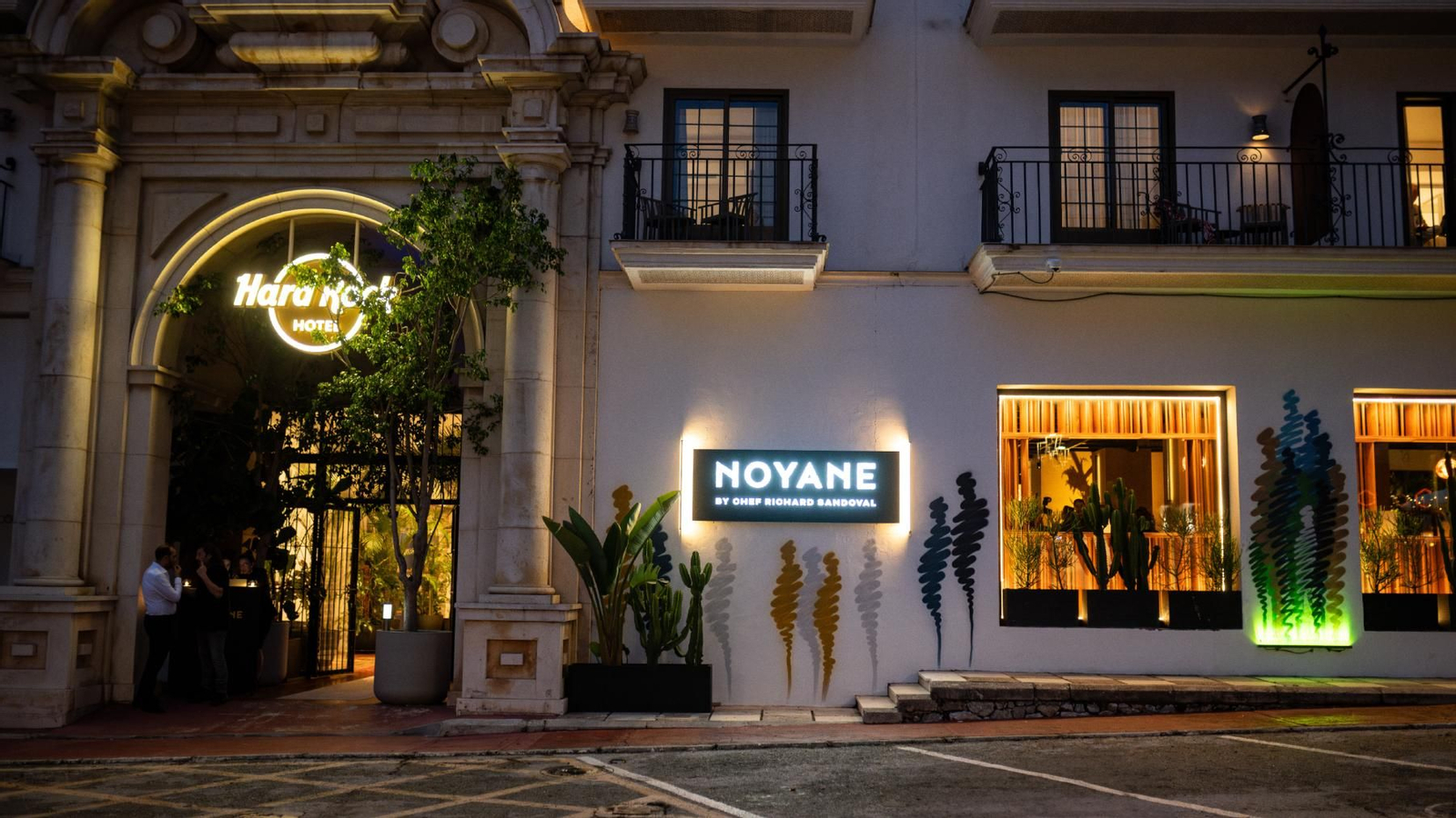El exterior de Noyane, junto al hotel Hard Rock.