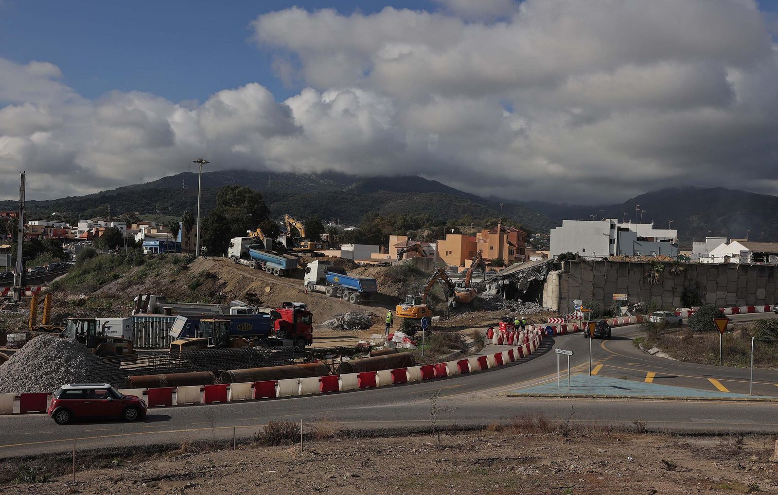 Fotos de la demolición del puente de Los Pastores en Algeciras