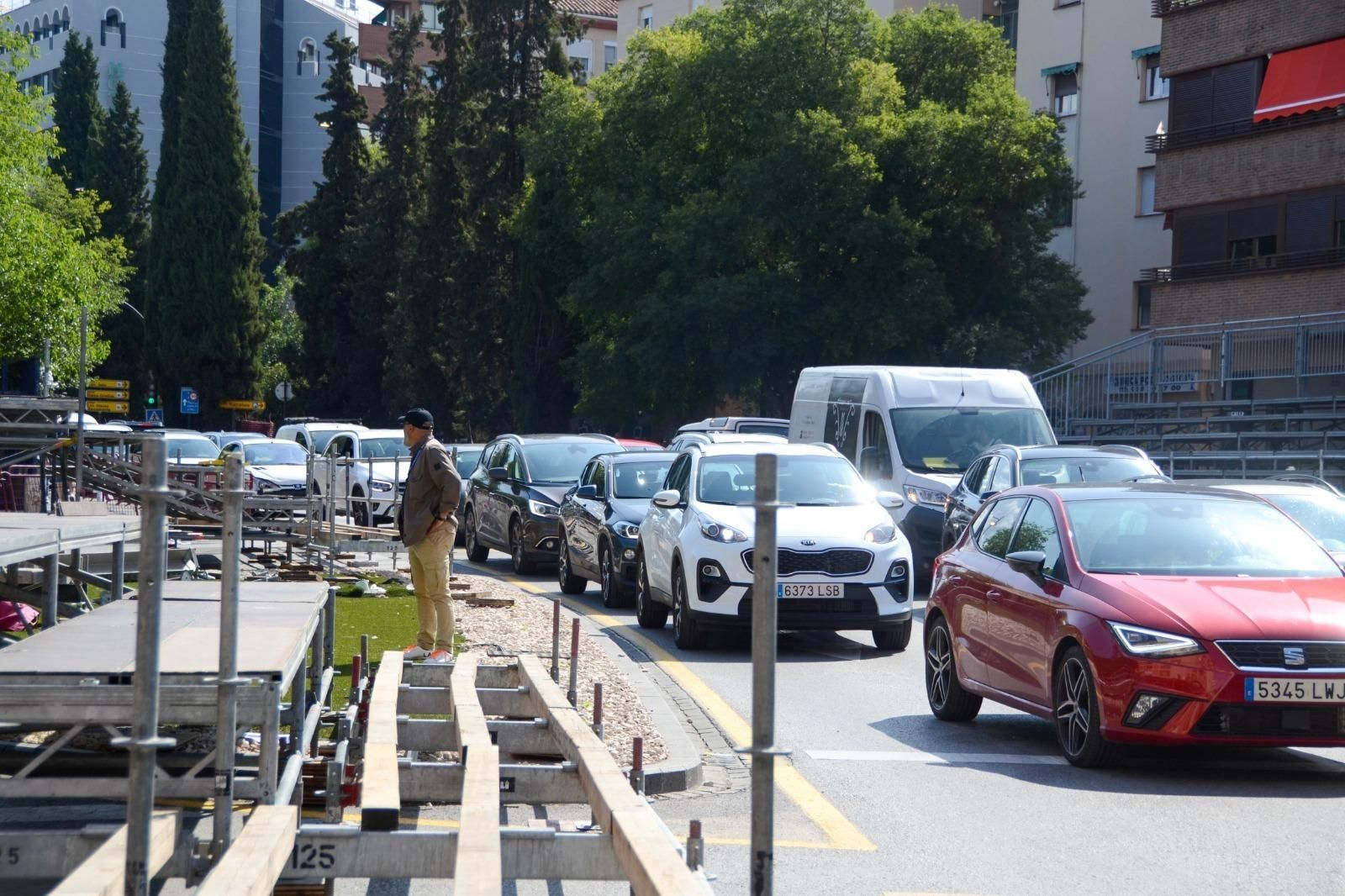 La avenida de Fuente Nueva con retenciones de tráfico.