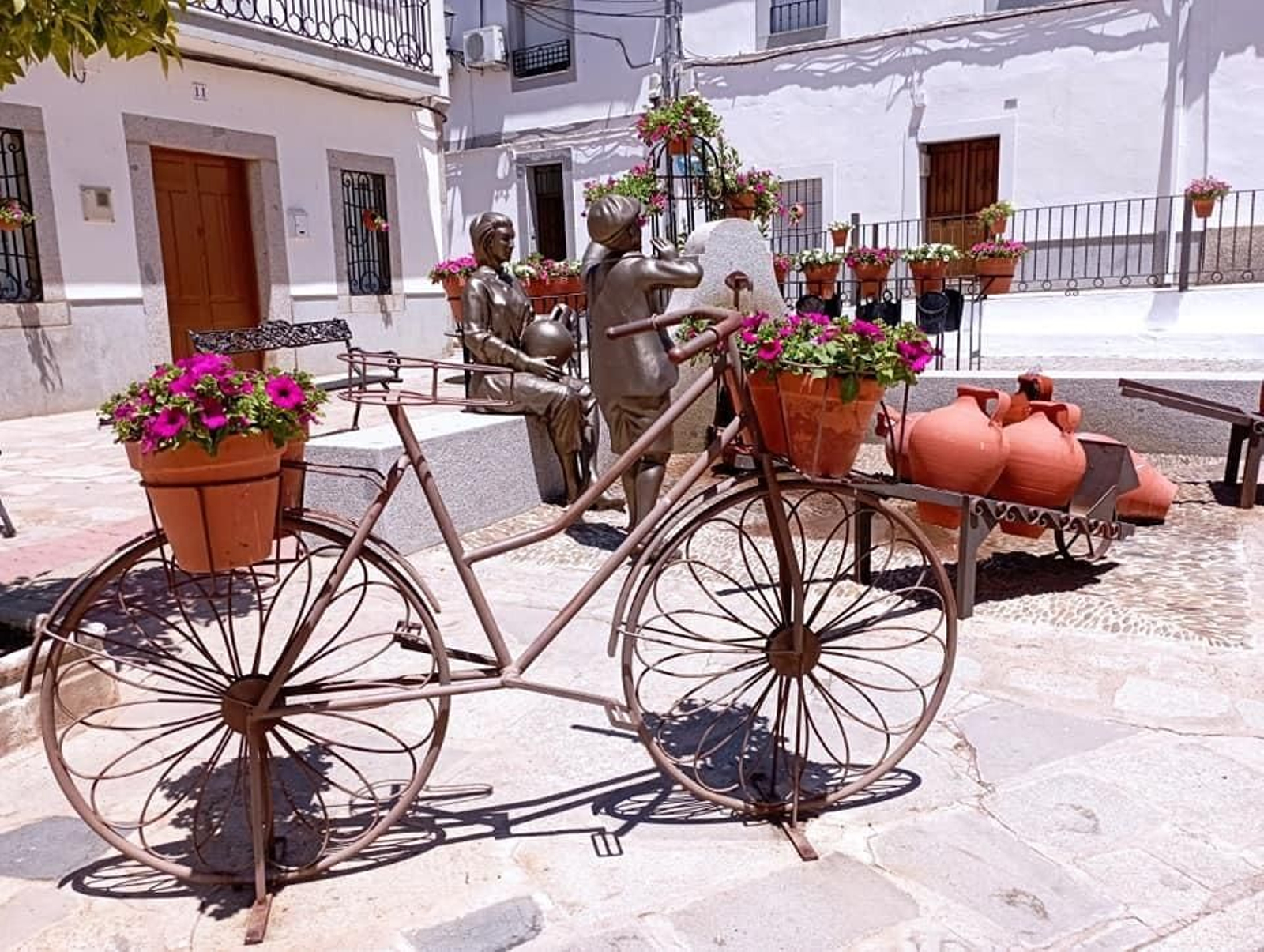 Así de bonitas lucen las calles de Villanueva del Duque con motivo de su XVII Feria de Turismo