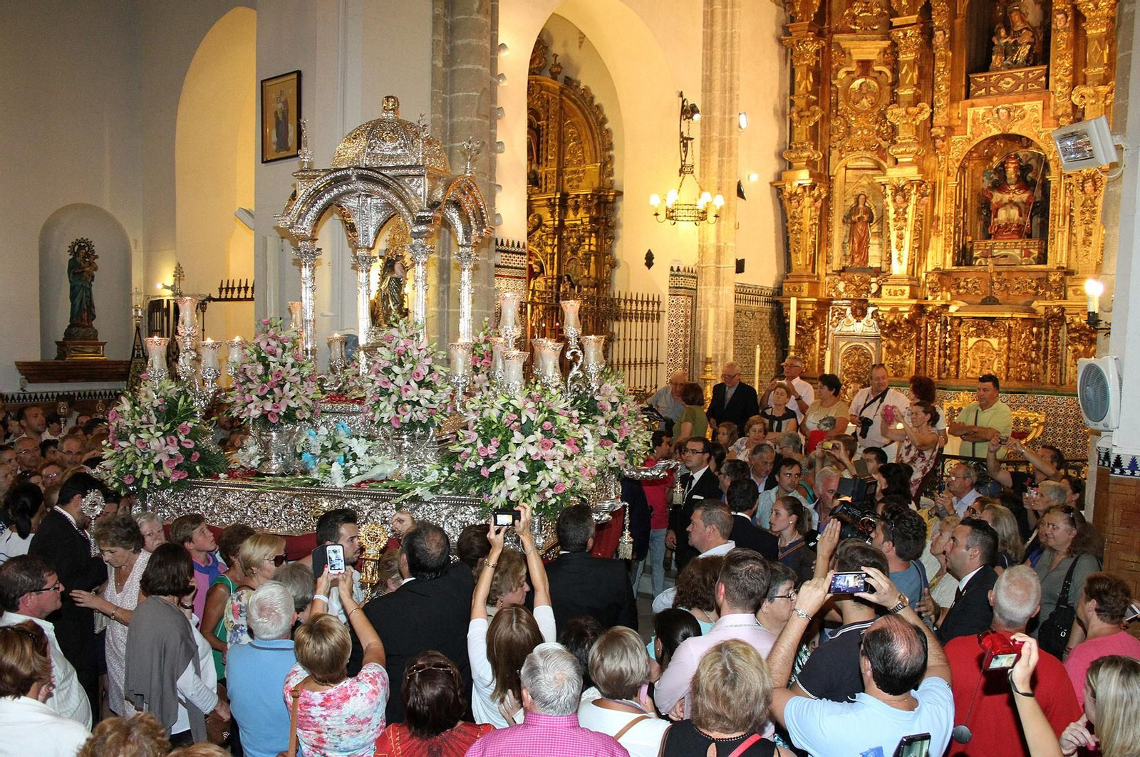 Las imágenes de la última visita de la Virgen de la Cinta a San Pedro hace diez años