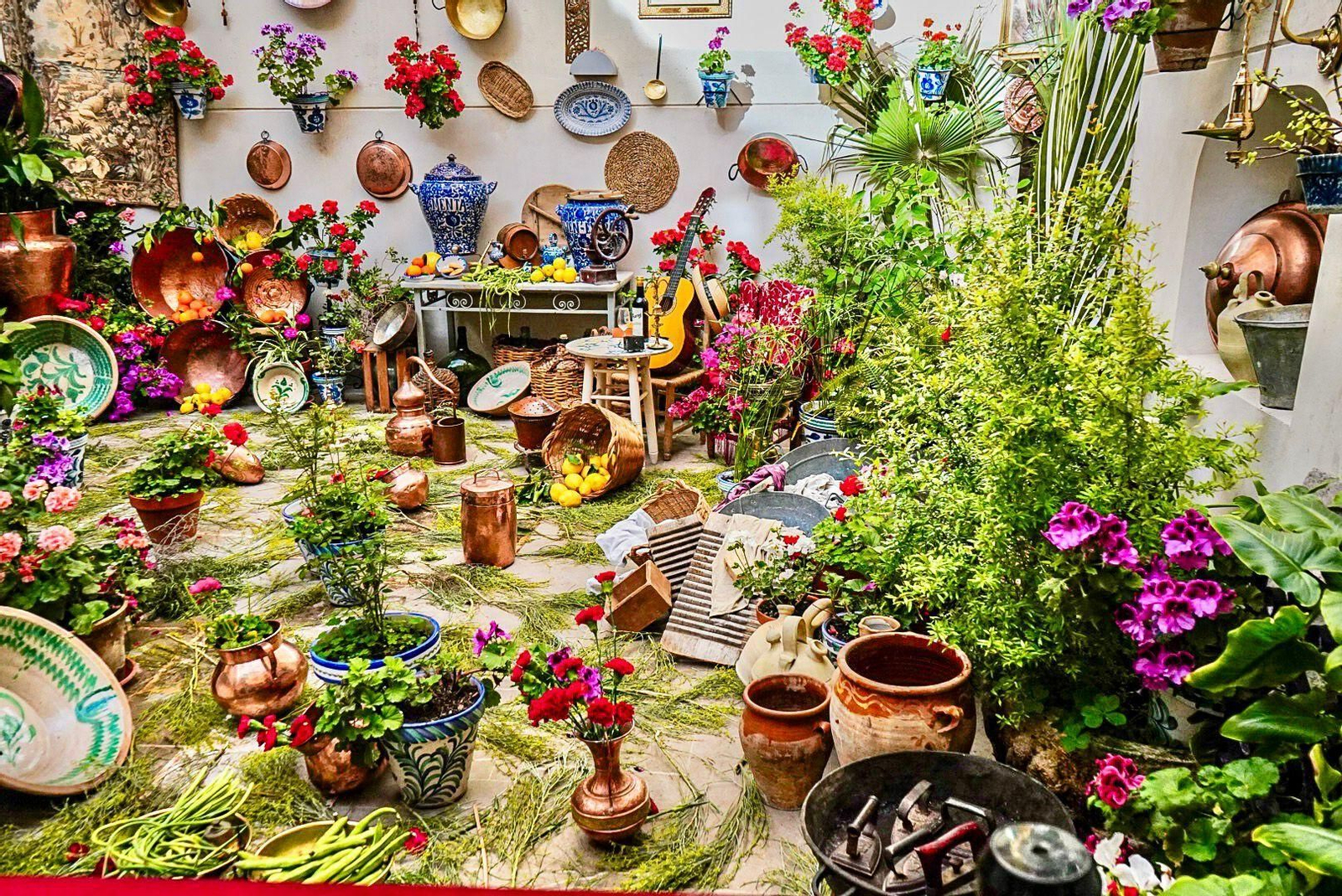 Granada ya vive las Cruces desde el día de antes: las mejores fotos