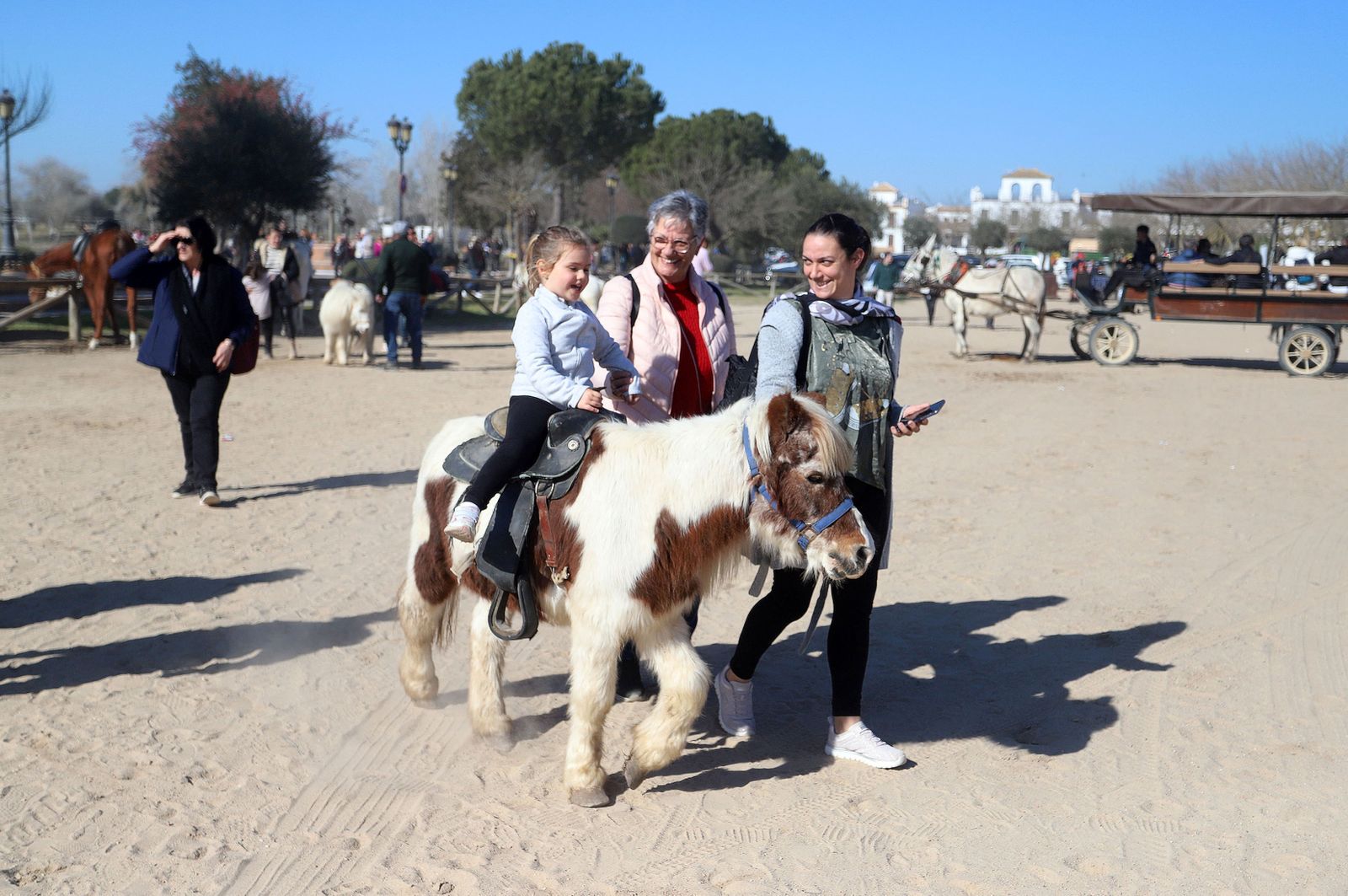 Imágenes del ambiente previo a la celebración de la Candelaria en El Rocío