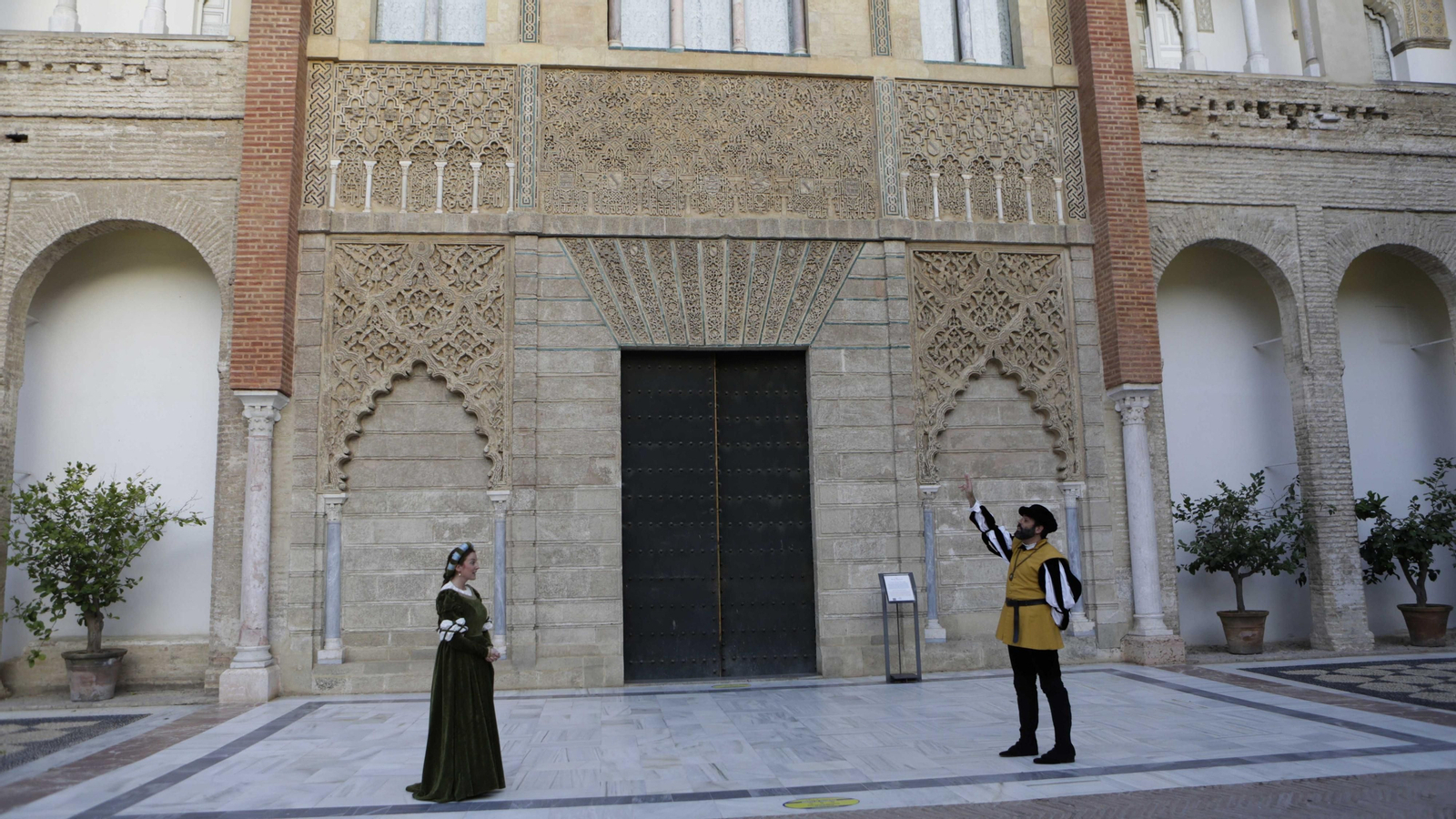 Las visitas teatralizadas en el Alcázar en imágenes