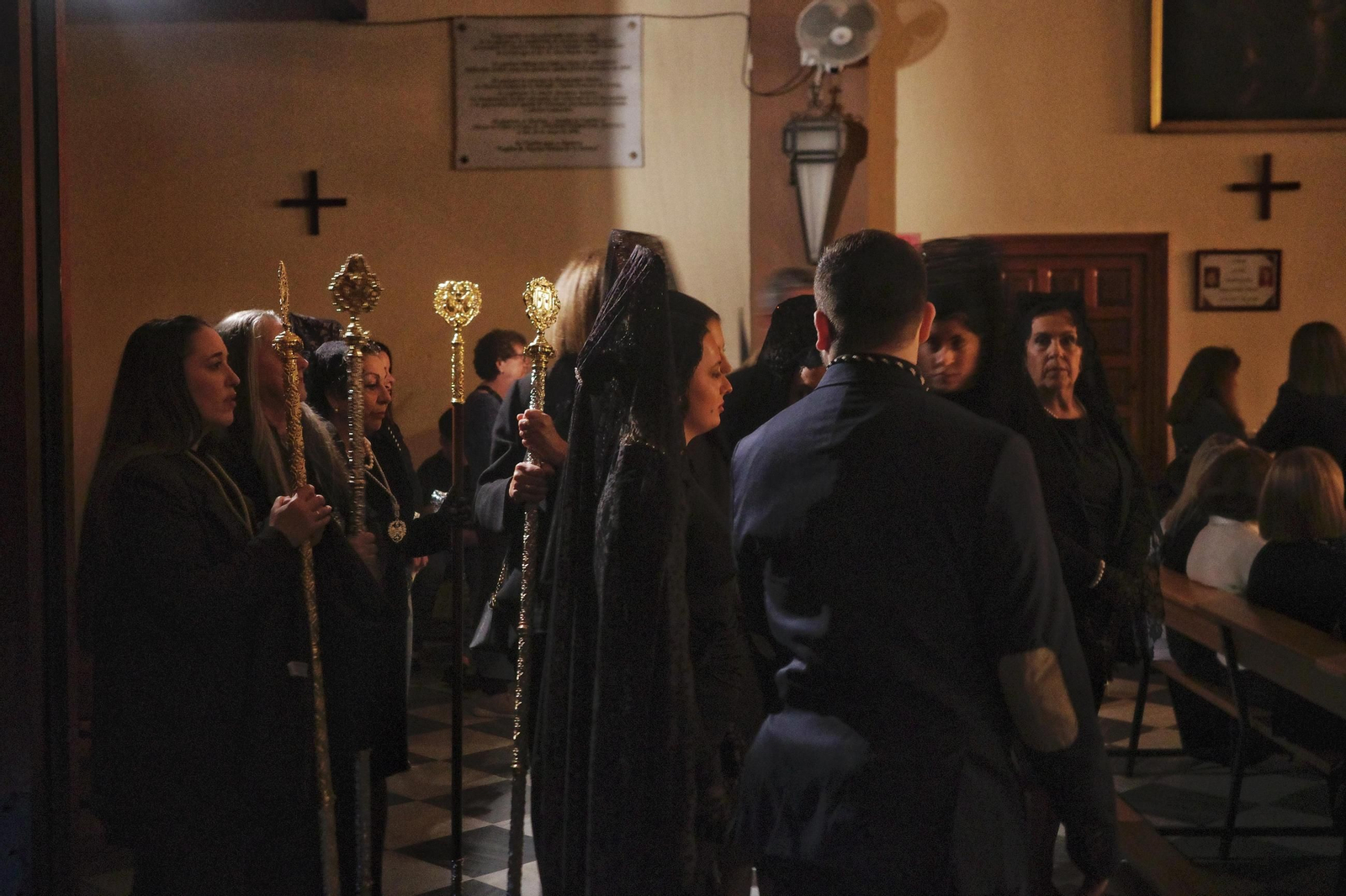 Imágenes de la salida de la Soledad en la Semana Santa de Chiclana 2025