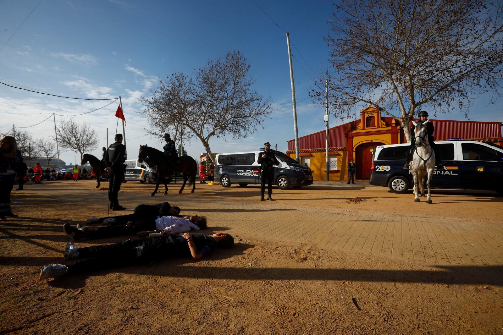 El simulacro de actuación ante una explosión en la Feria de Córdoba, en imágenes