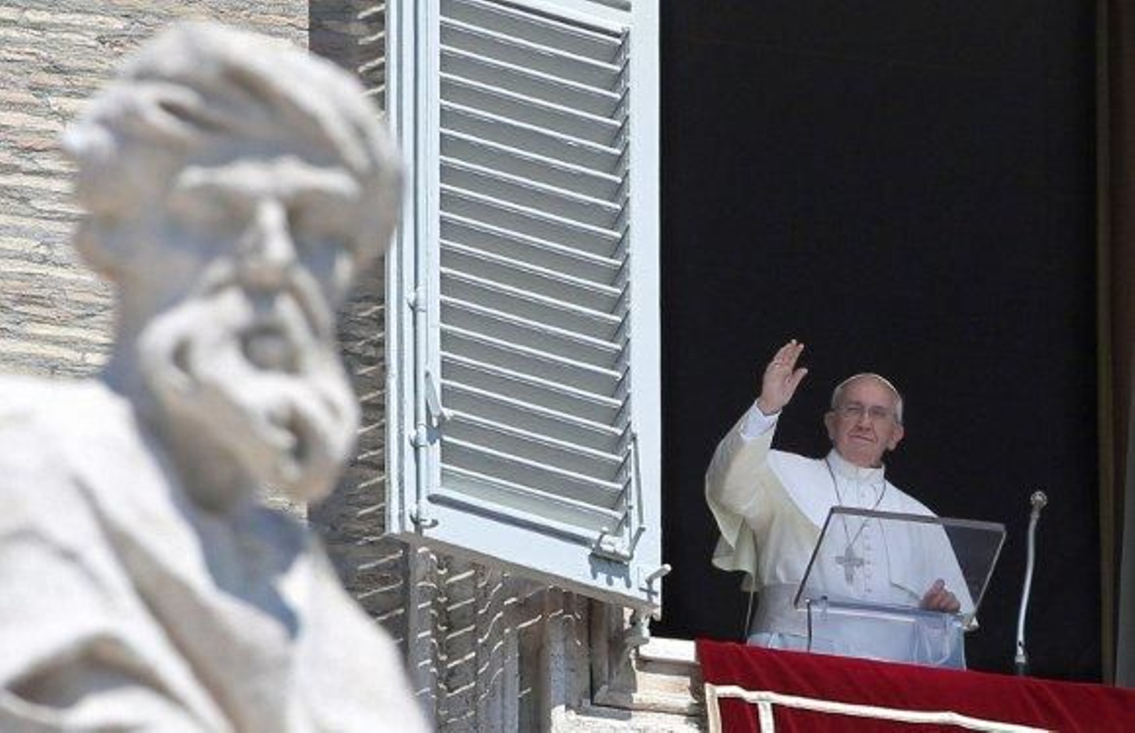 El Papa advierte de que "fe y violencia son incompatibles"