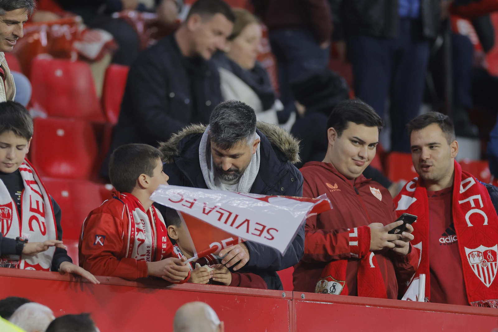 Búscate en las fotos del Sevilla Fc- PSV