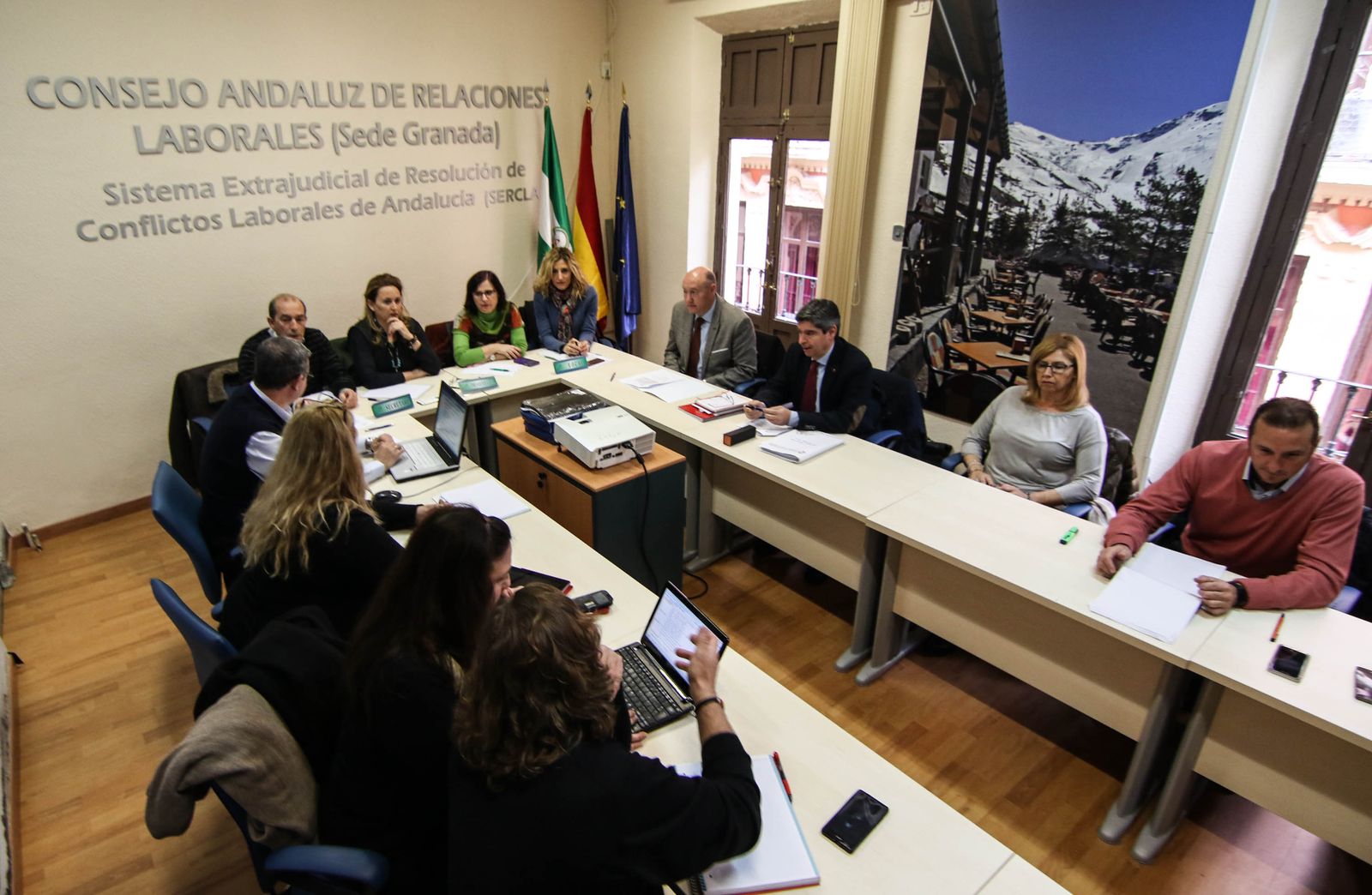 Las posturas de sindicatos y empresarios siguen muy enfrentadas.