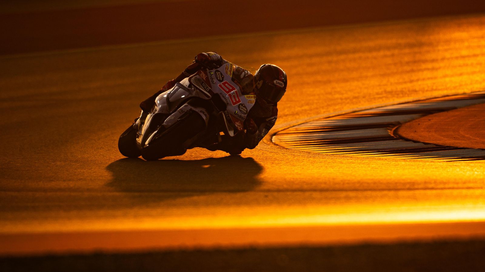 Marc Márquez, rodando en el circuito de Lusail durante el test oficial de MotoGP.