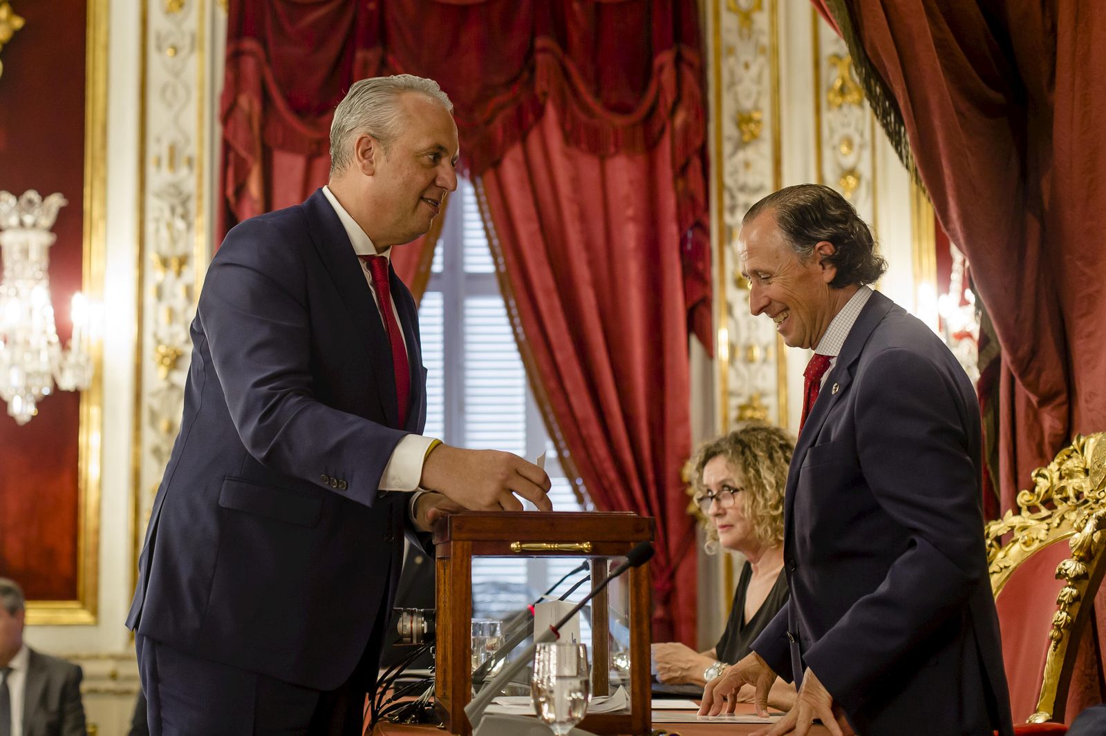 Las imágenes del relevo en la presidencia de la Diputación de Cádiz