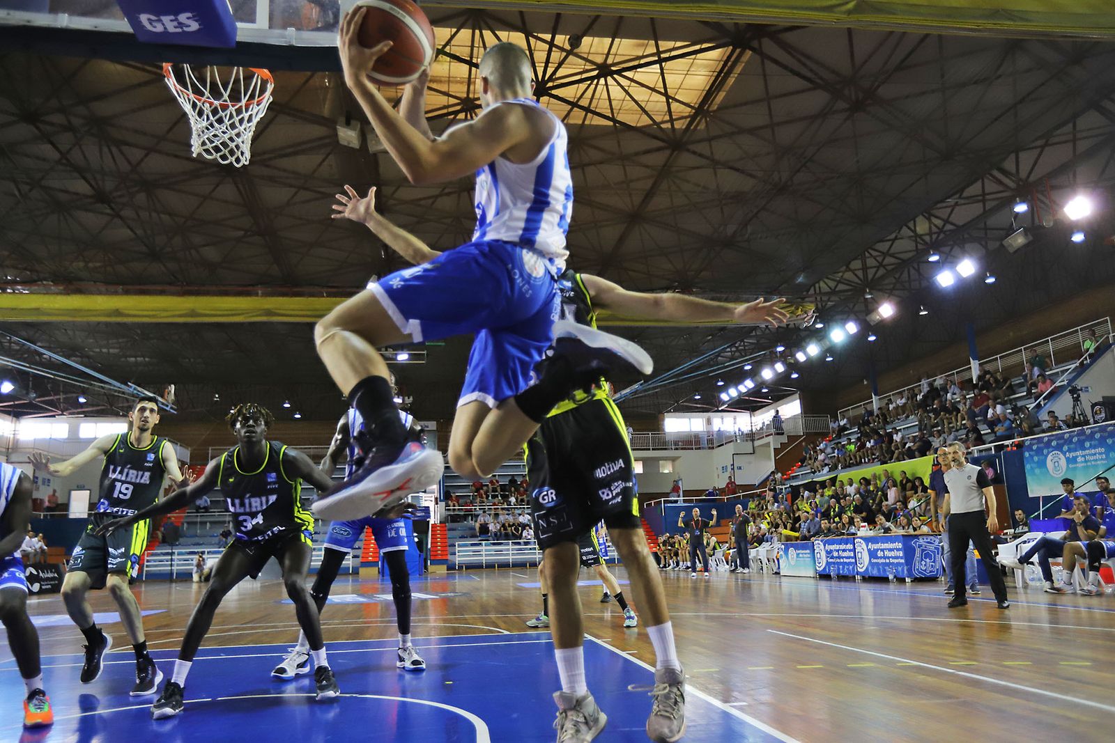 Imágenes de la Primera jornada de la fase final a LEB Plata: Huelva Comercio Viridis vs Refitel Basket Lliria