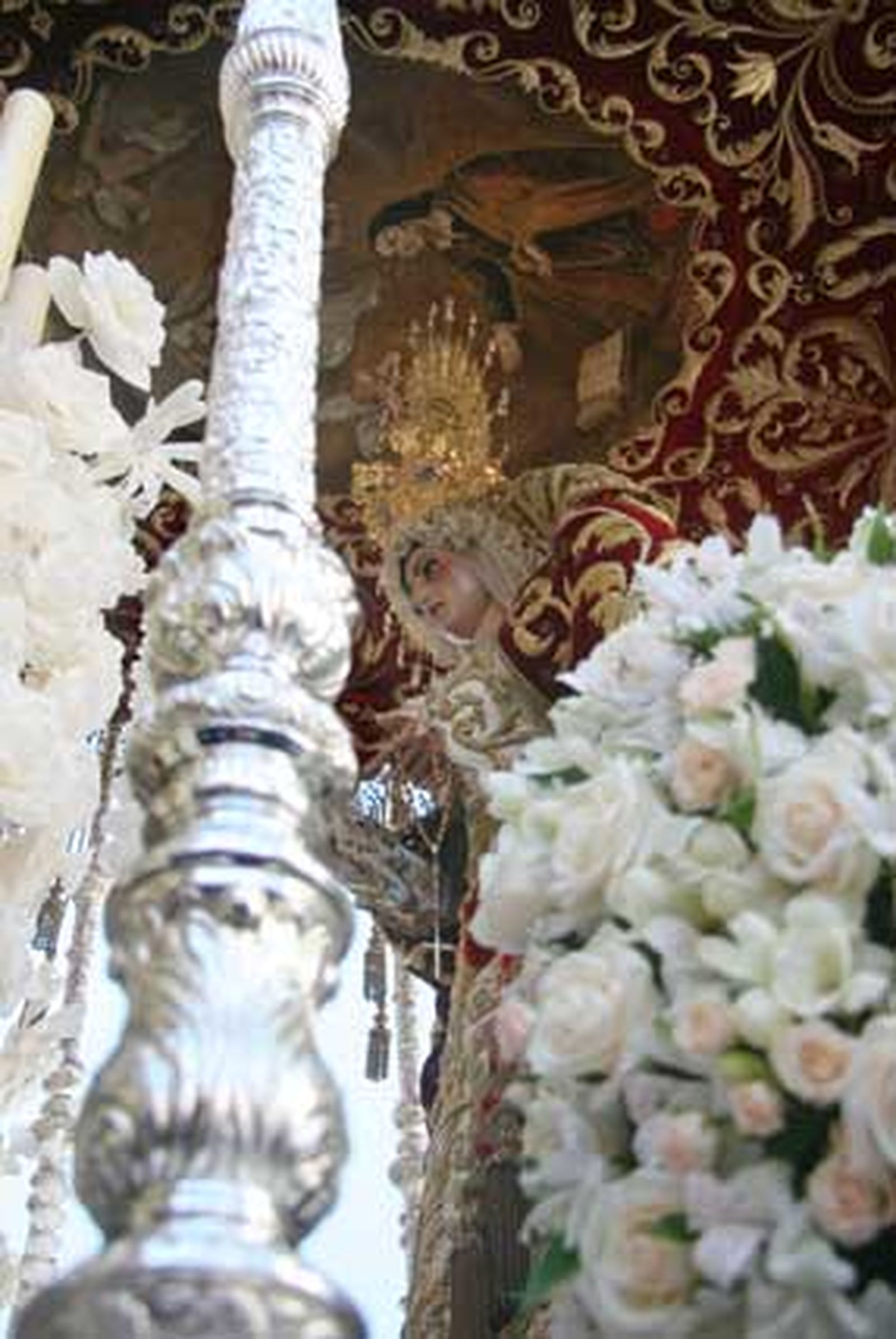 Detalle en picado de la Virgen de las Mercedes en el palio.

Foto: Belén  Vargas