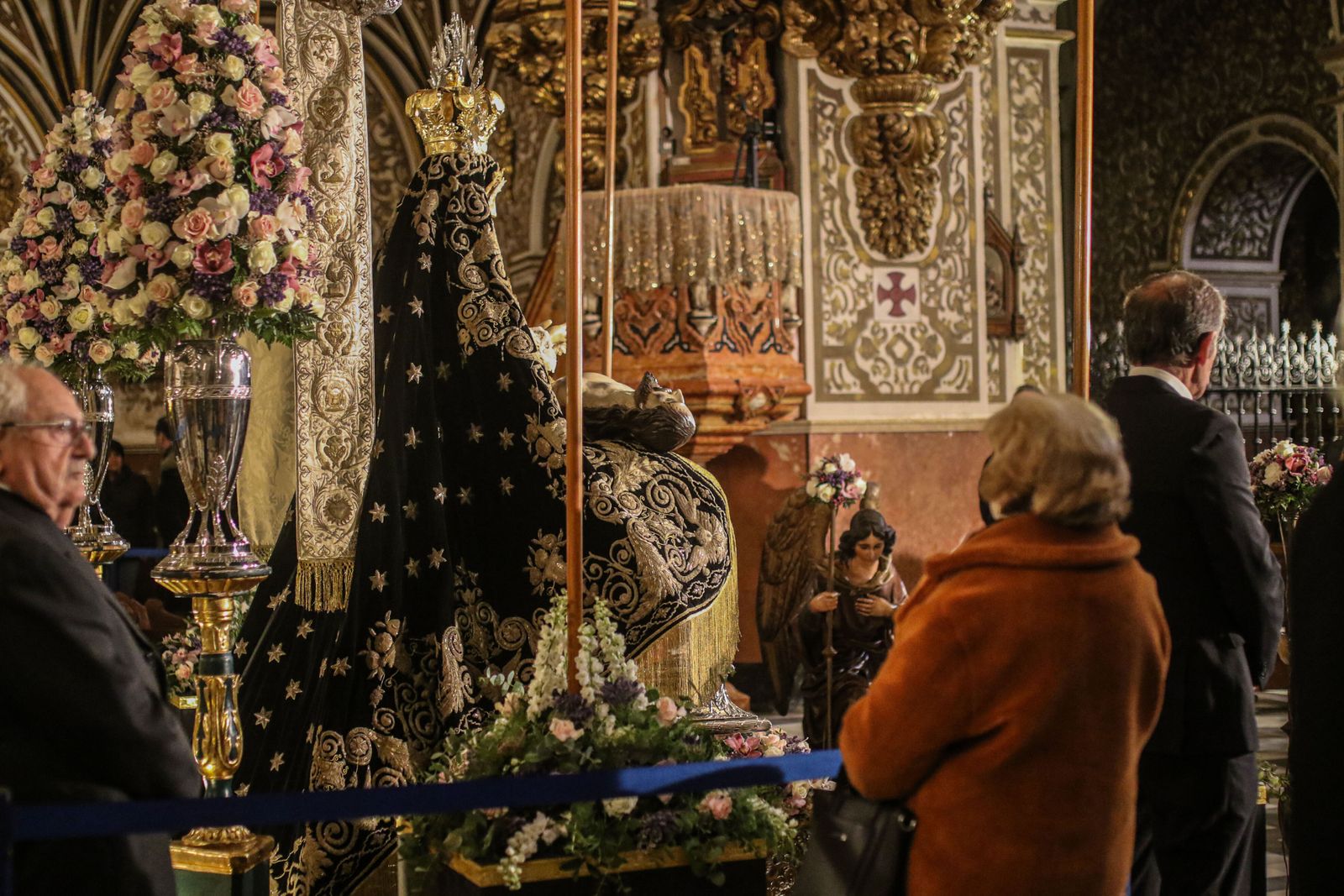 La Virgen de las Angustias, patrona de Granada, repuesta al culto tras su restauración