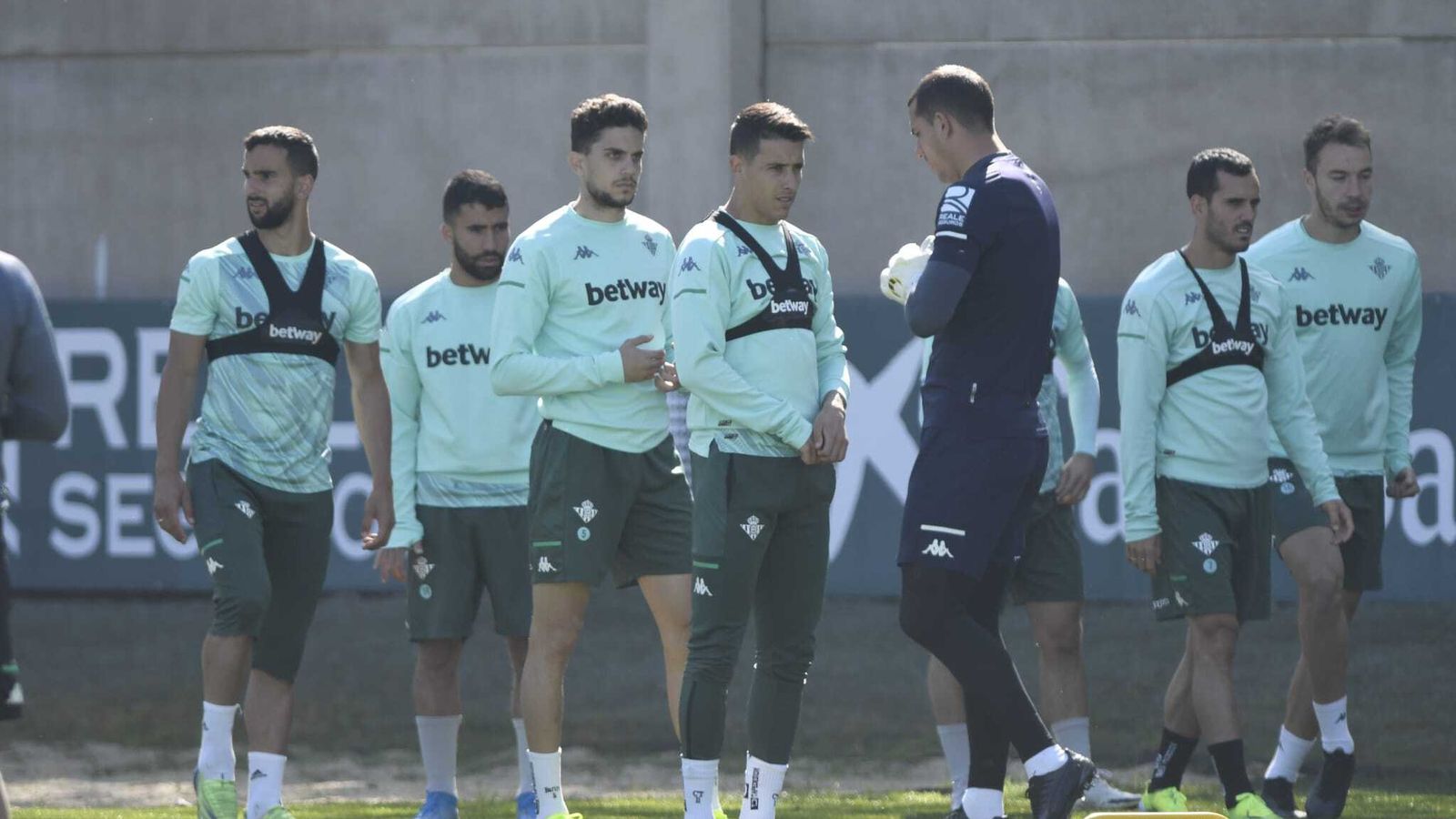 Tello, junto a sus compañeros en la sesión de trabajo.