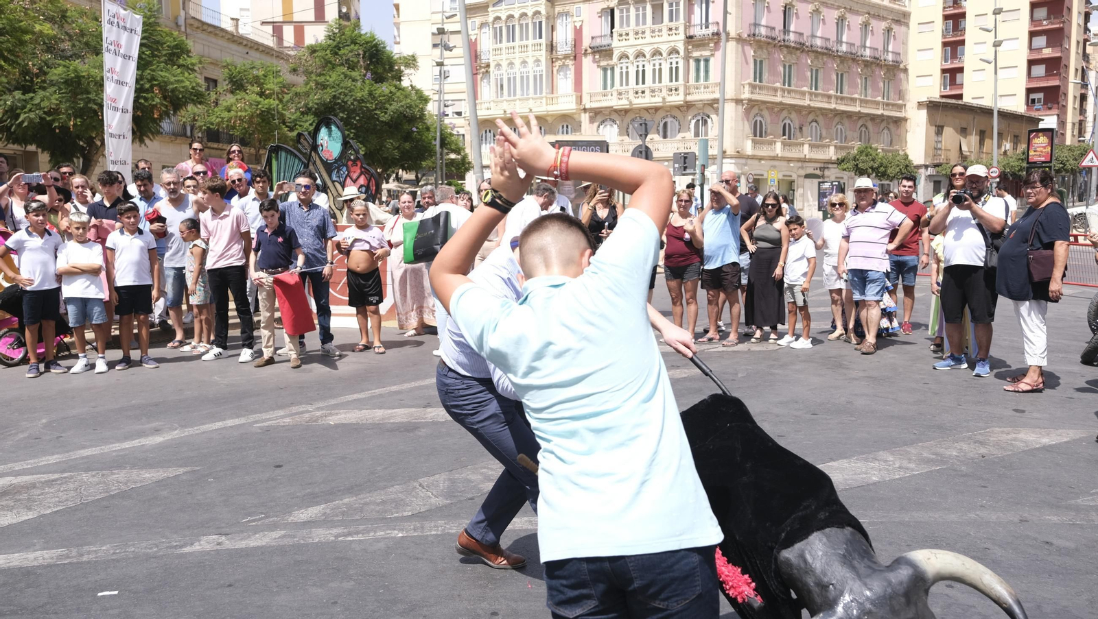 Exhibición de toreo de salón de la Escuela Taurina de Almería, en imágenes