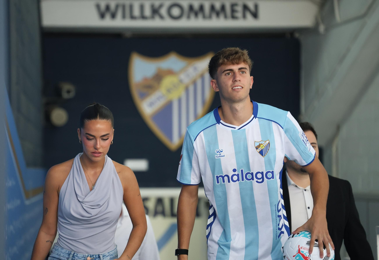 La presentación de Adrián Niño como jugador del Málaga CF, en fotos