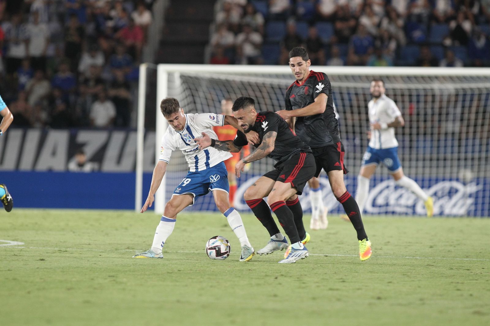 Cabaco fue el protagonista del tanto que abrió el marcador tras perder el duelo con Iván Romero.