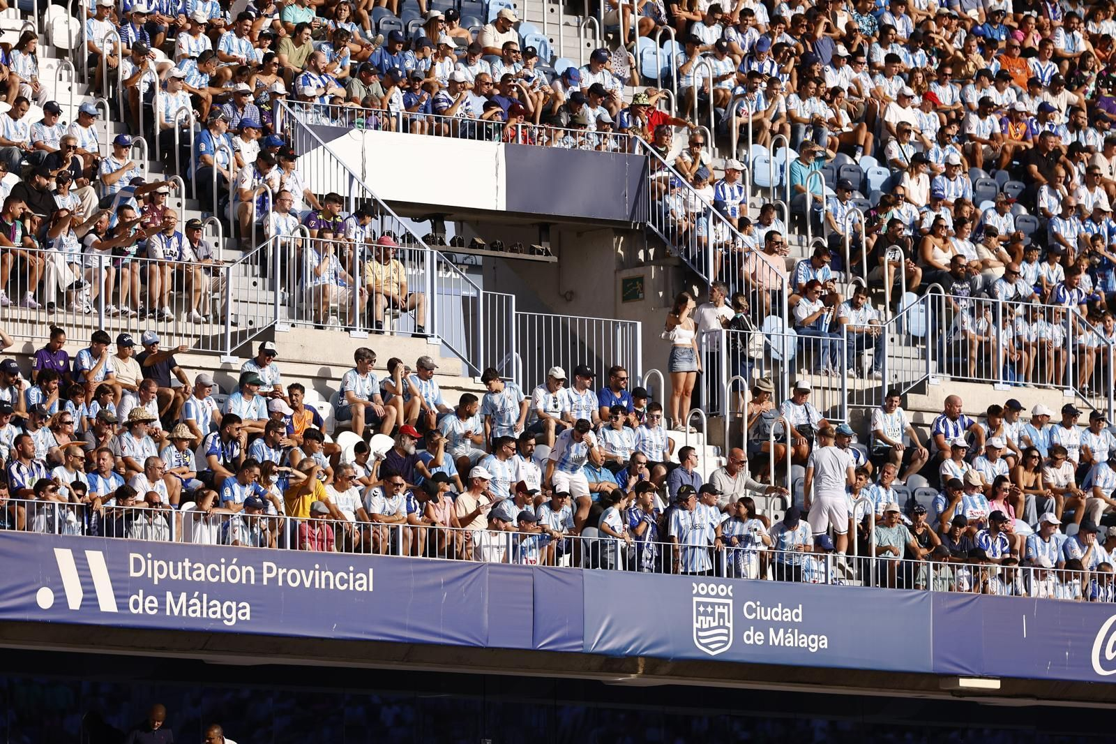 Búscate en las gradas de La Rosaleda durante el Málaga CF-Cádiz