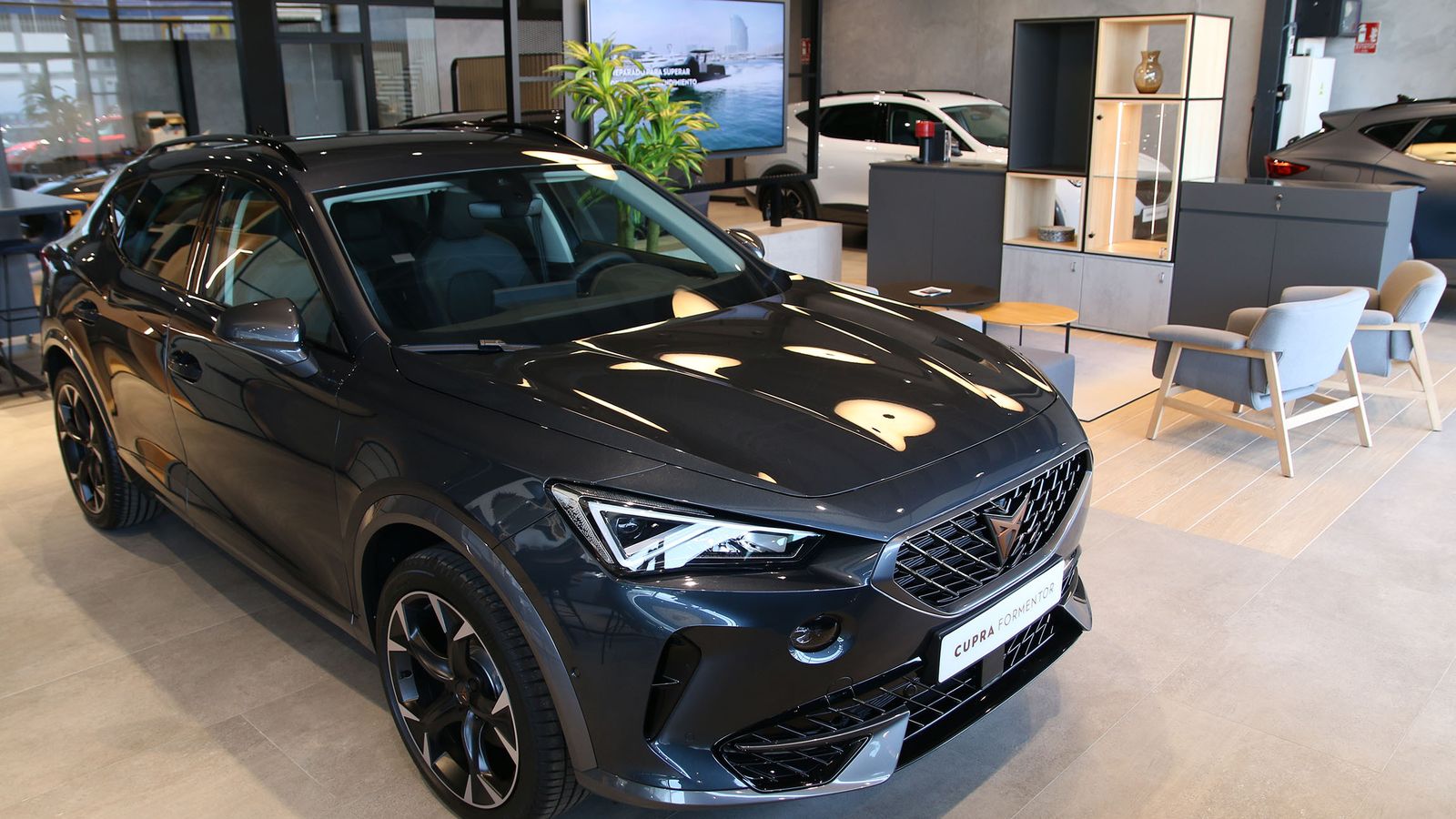 Interior del nuevo concesionario.