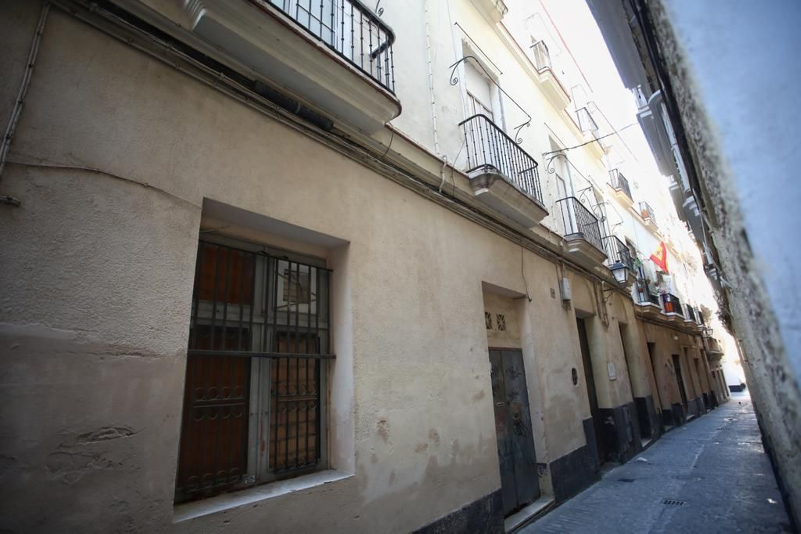 Fachada de la finca de la calle Flamenco que se convertirá en hotel de 3 estrellas.
